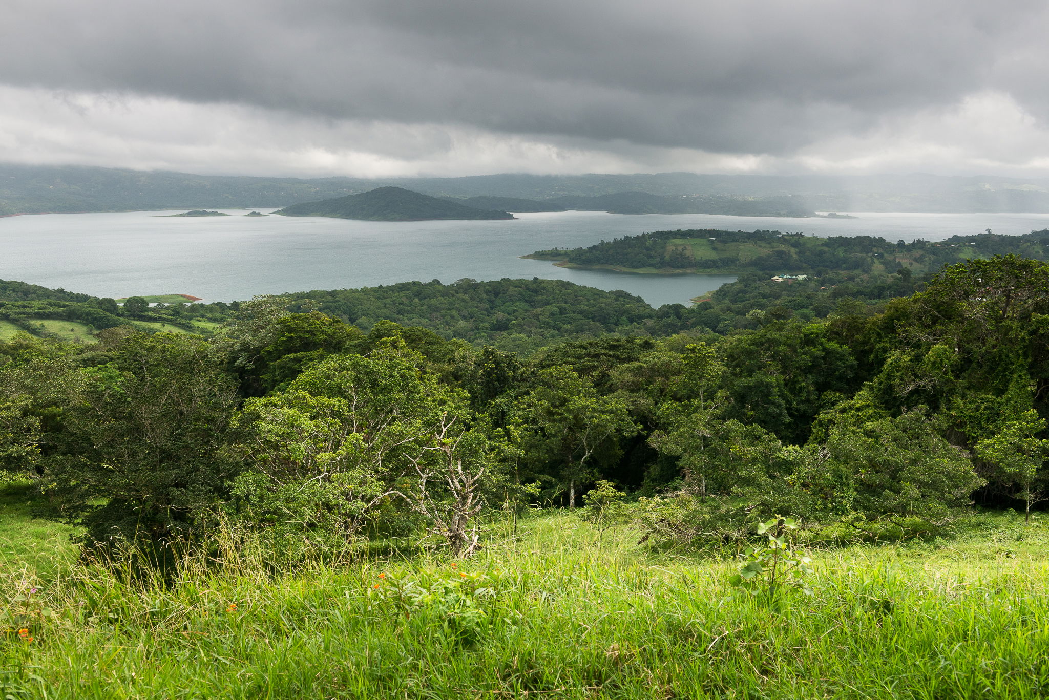 Descubre la magia de los lagos en Costa Rica y su belleza natural