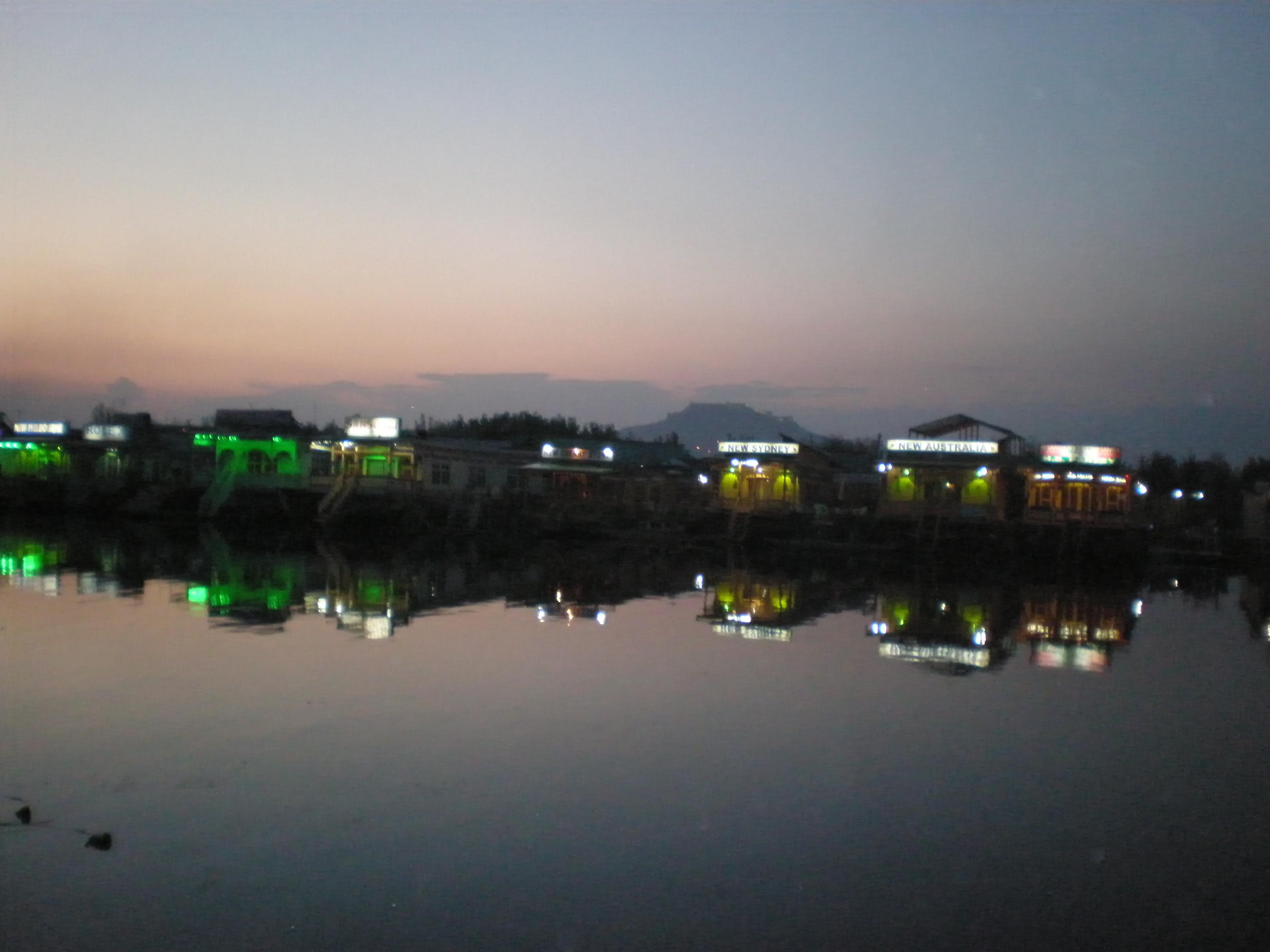 Casas Flotantes en SRINAGAR ., por E.Sonia Requejo Salces