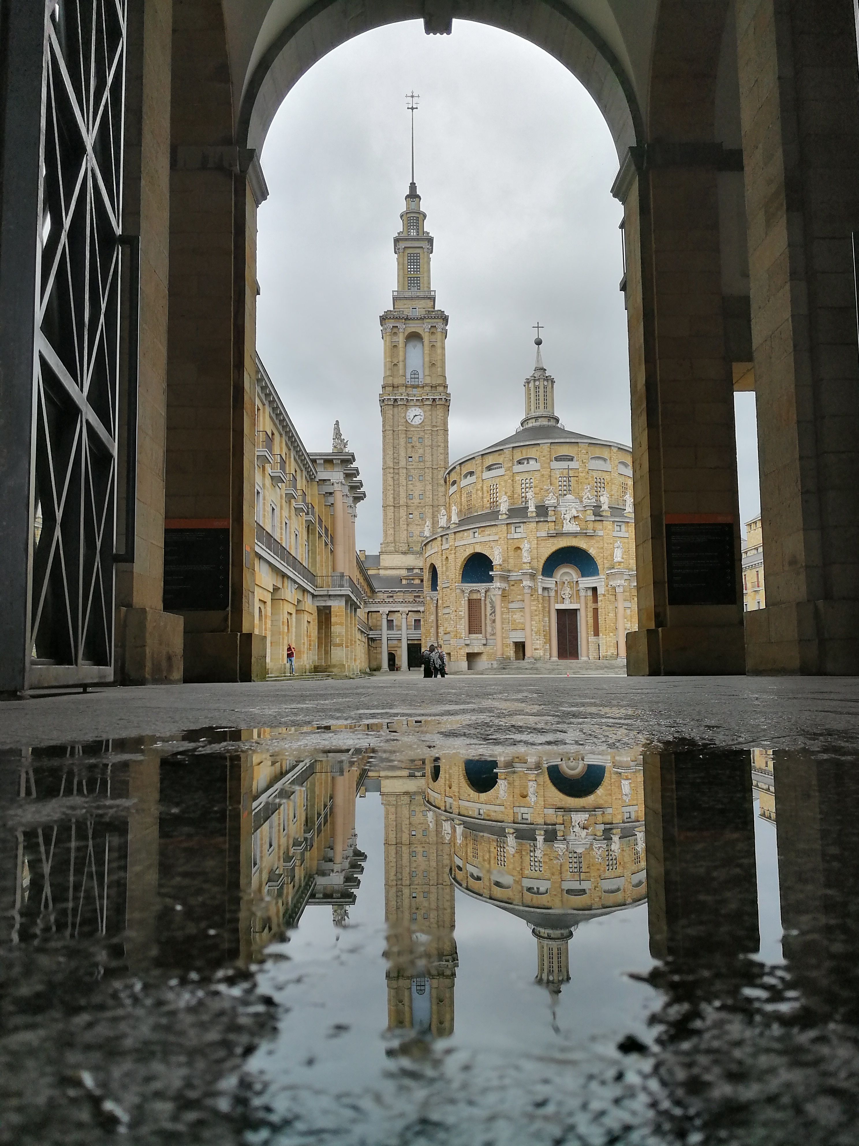 Universidad Laboral de Gijón, por aworldtotravel
