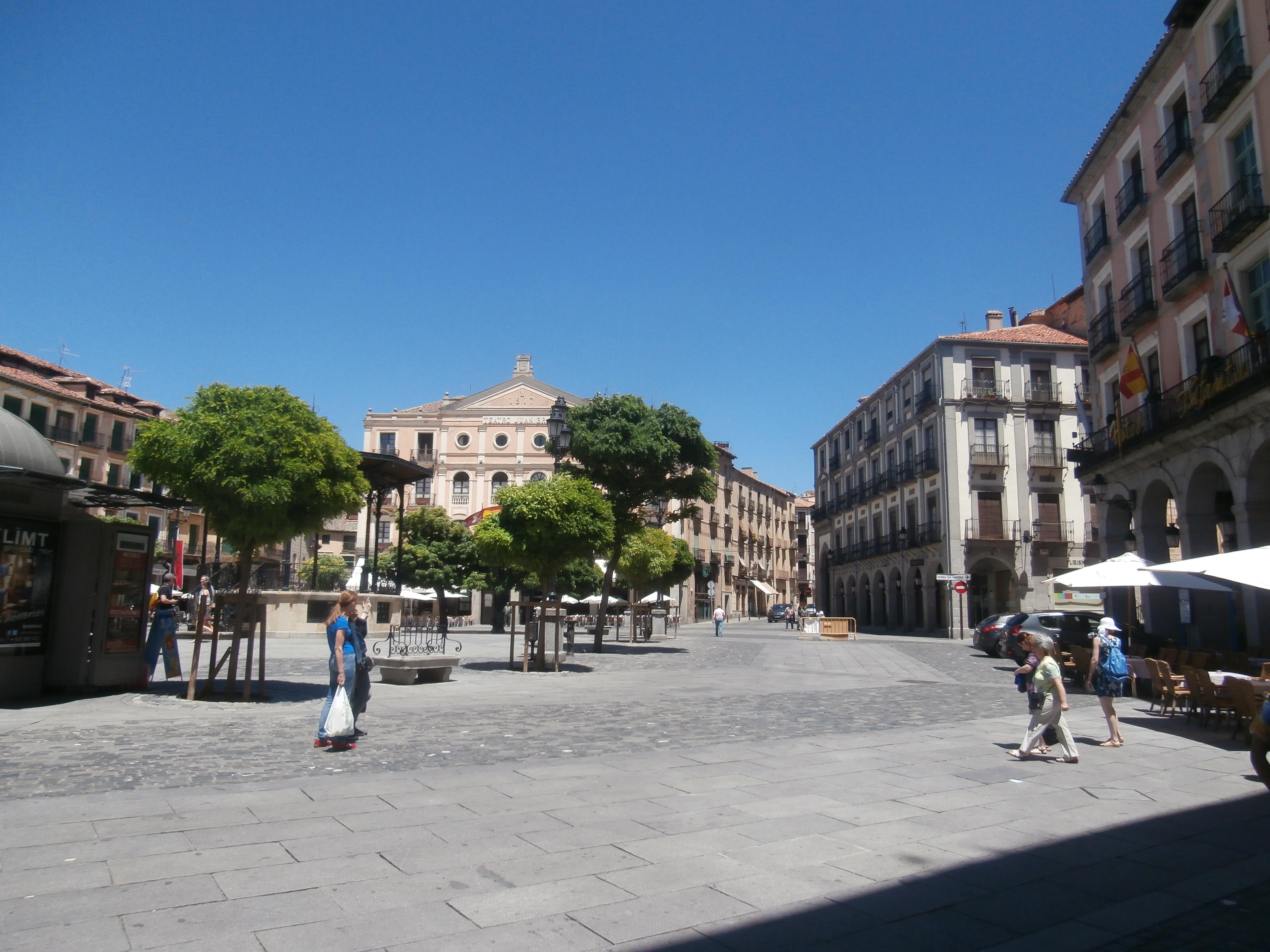 Plazas en Segovia que te enamorarán y te invitarán a descubrirlas