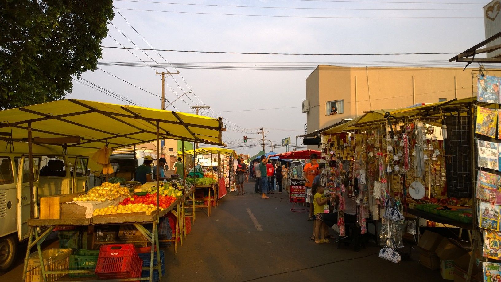 Feira do Bairro Parati, por Fernando Hashimoto