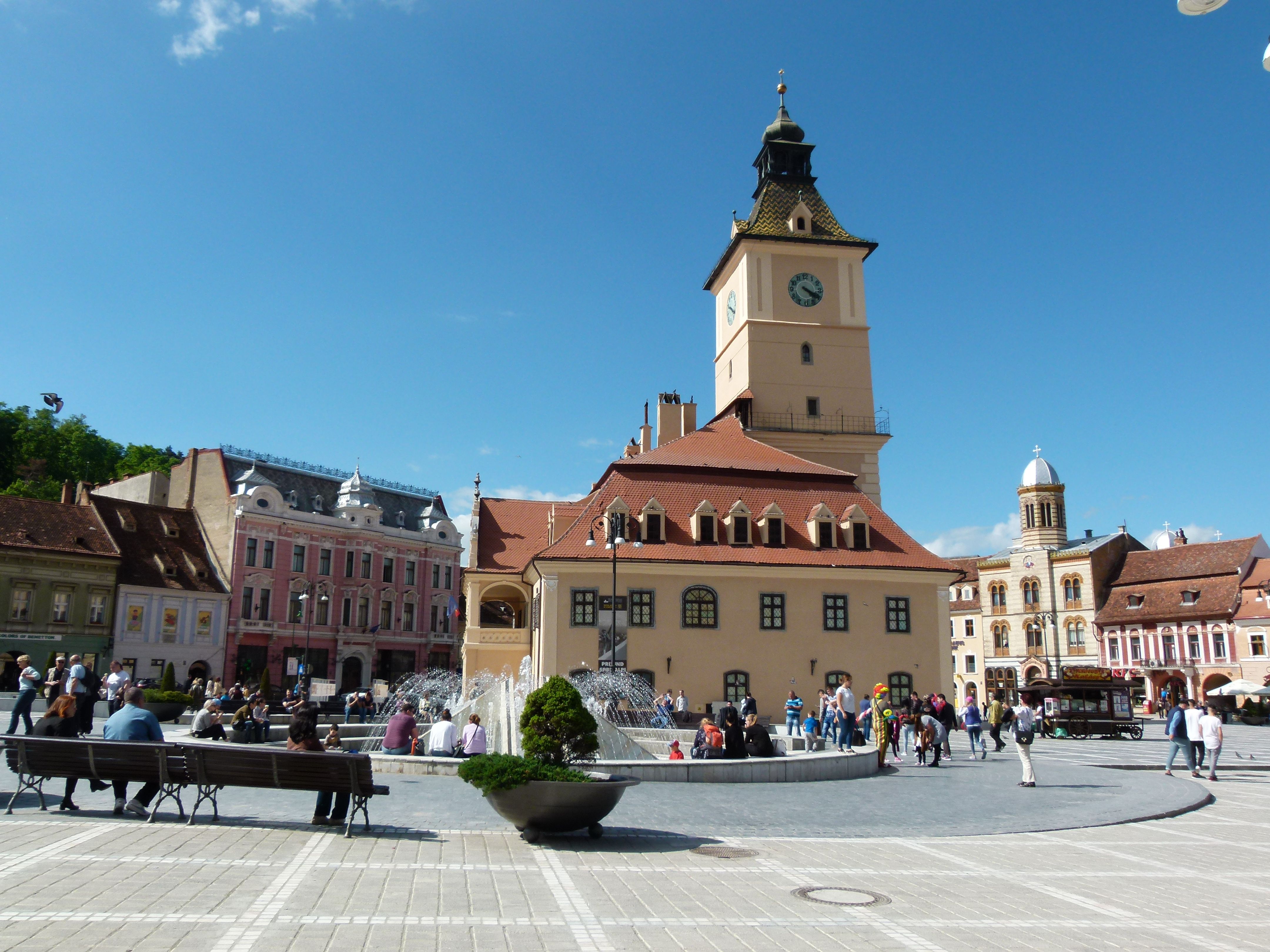 Plazas en Rumania que deslumbran con su historia y encanto