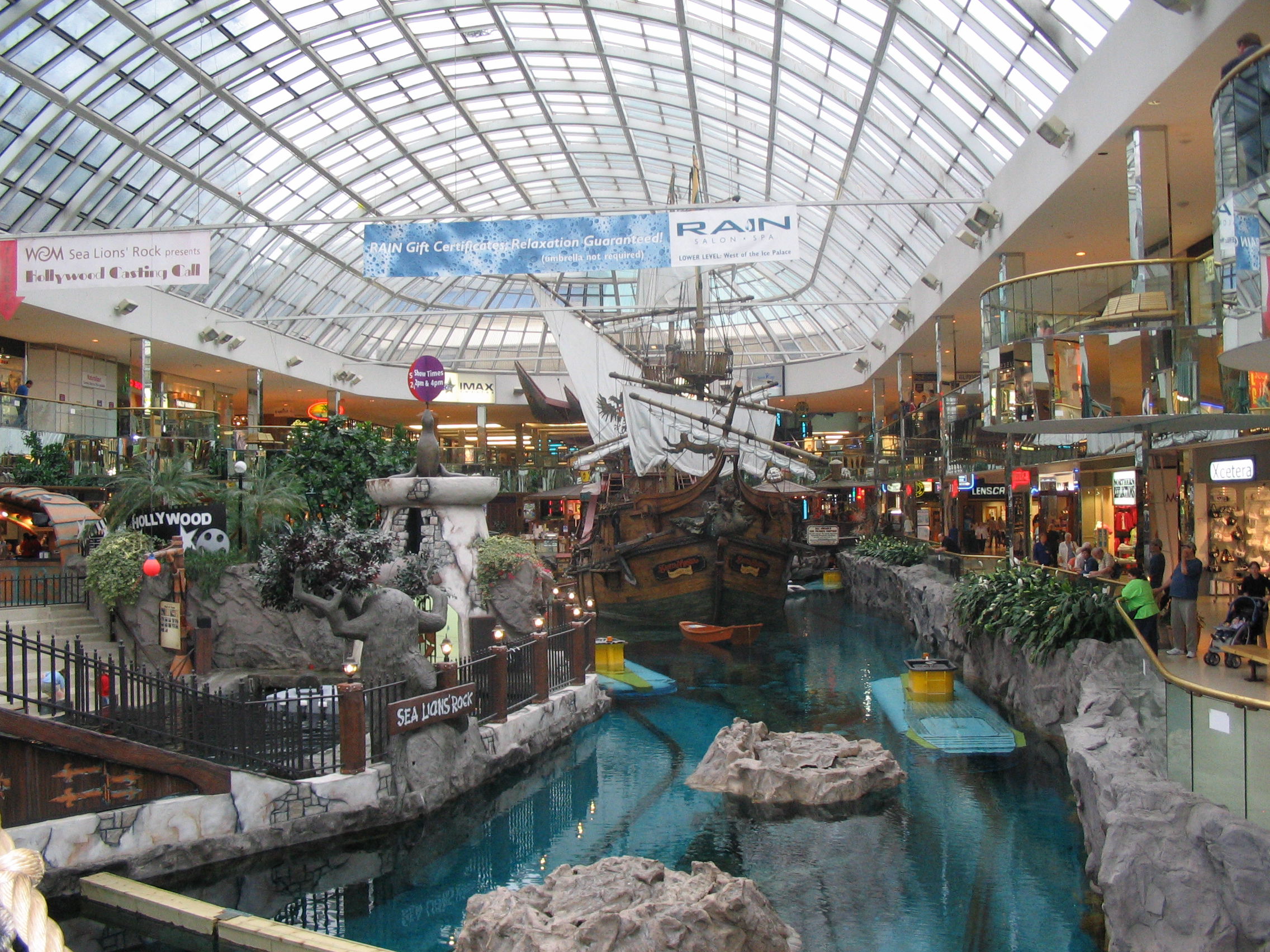 West Edmonton Mall Inn, por David Labrosse