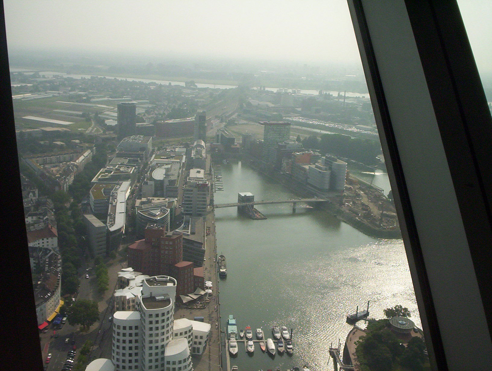 Rheinturm - Torre Rhine, por ATN