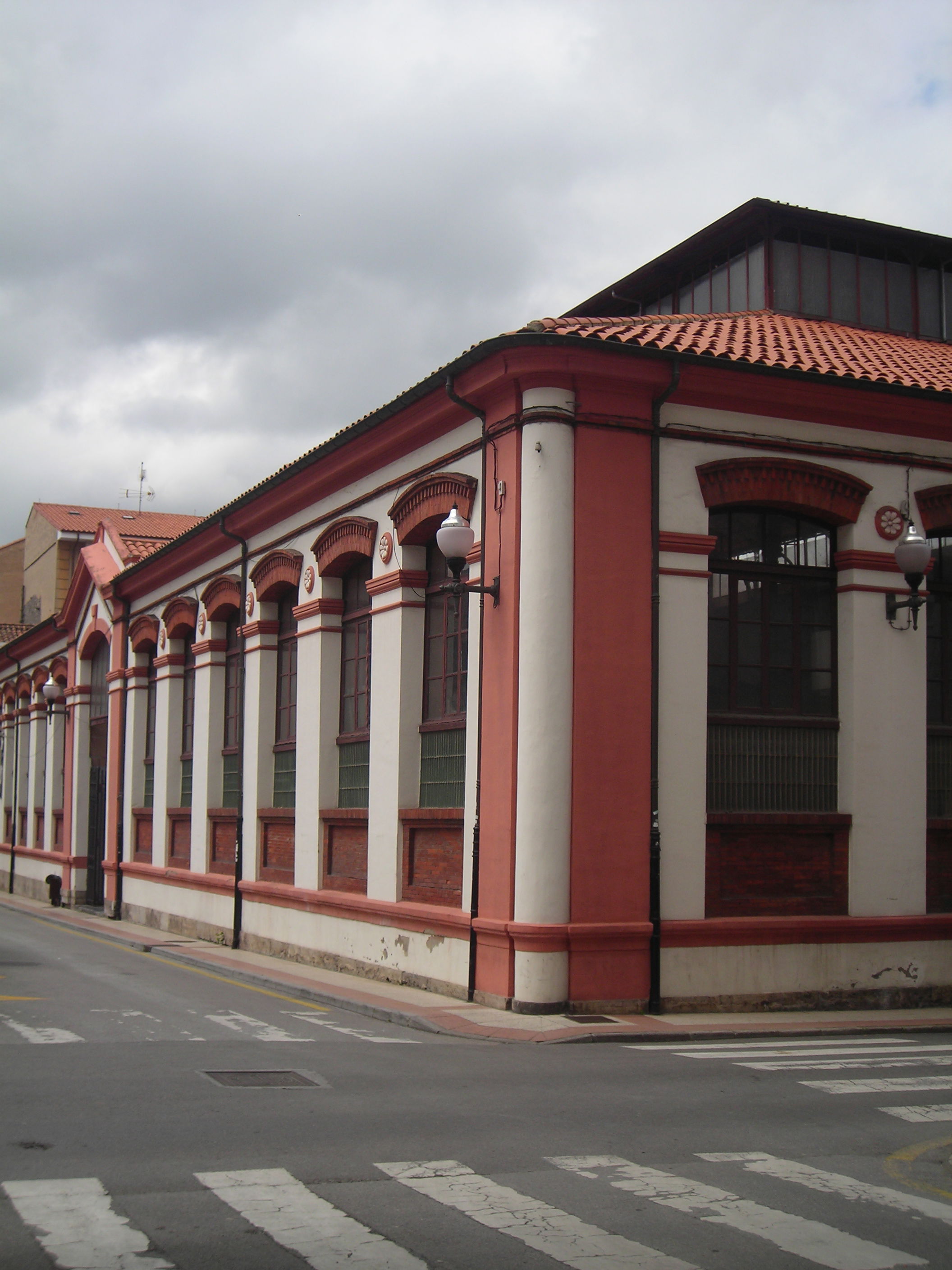 La Plaza´l Mercáu d´Abastos, por Comarca de la Sidra