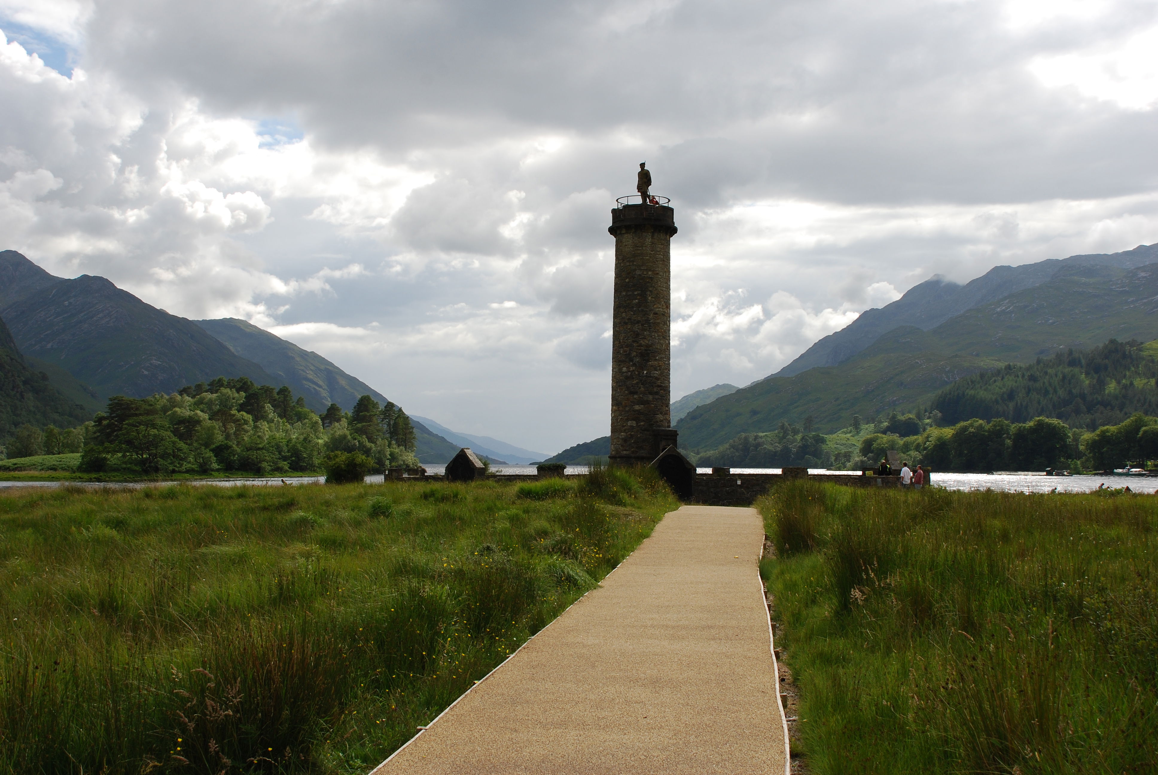 Monumento Jacobita en Glenfinnan, por eXplorador Escocés