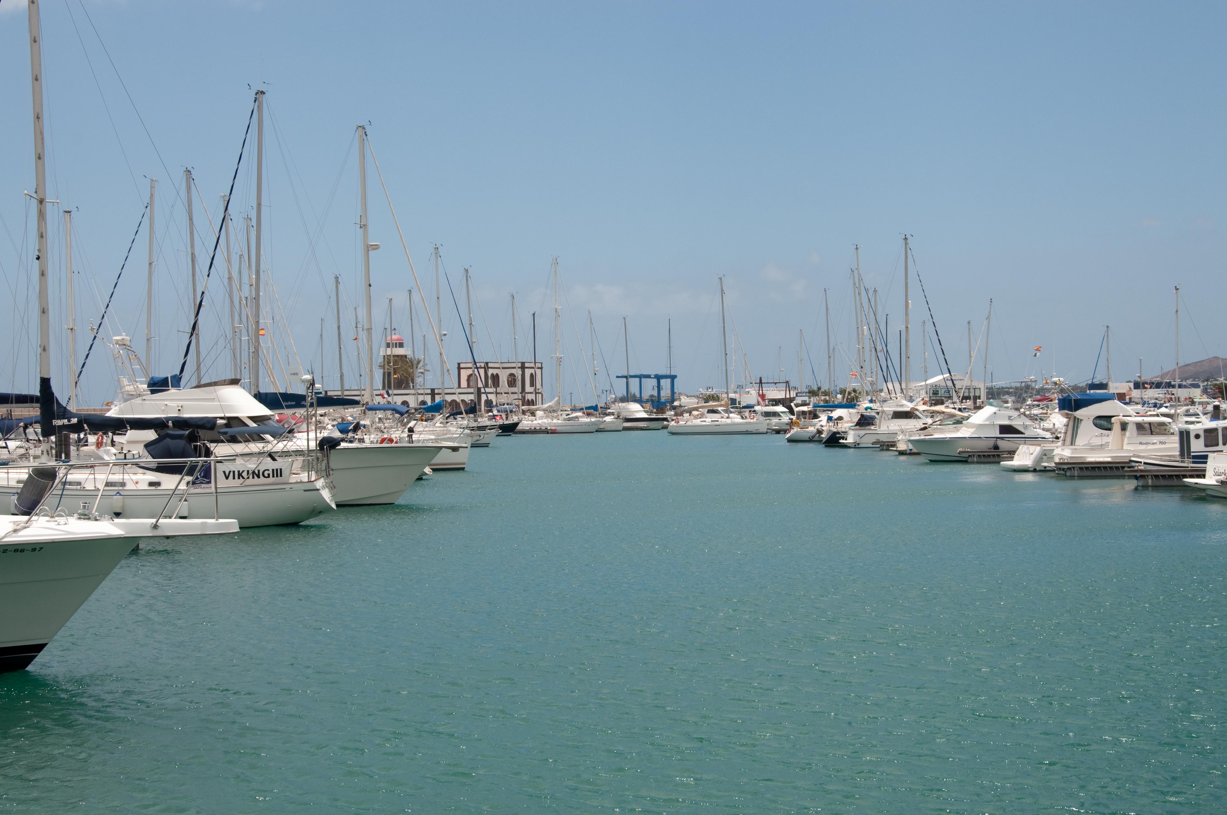 Puertos en Lanzarote: un viaje por los destinos náuticos de la isla