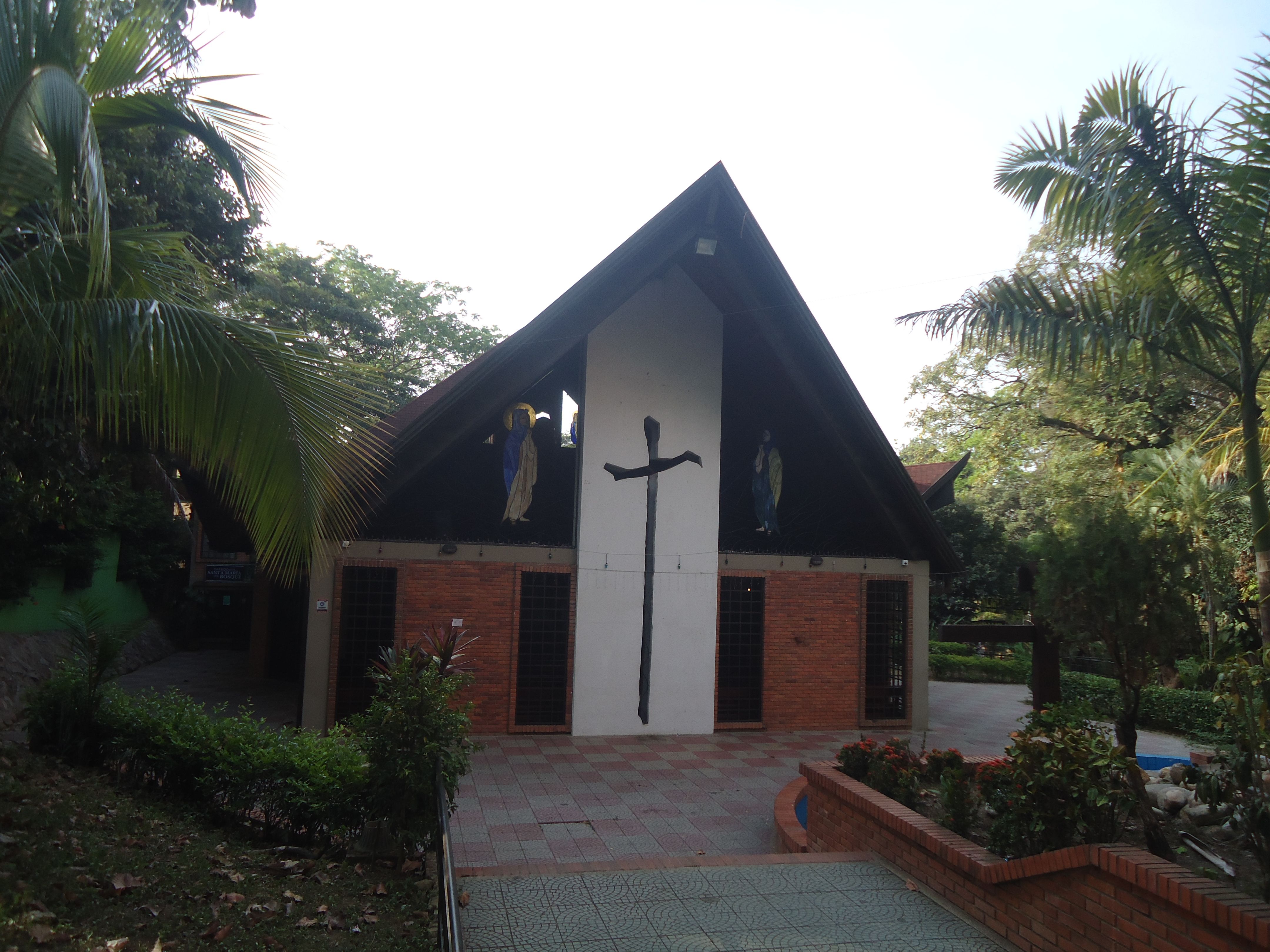 Parroquia Santa María del Bosque, por César - Mochilero