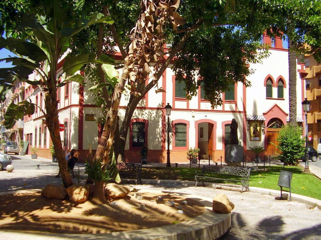 Convento de las Hermanas de la Cruz, por Lala