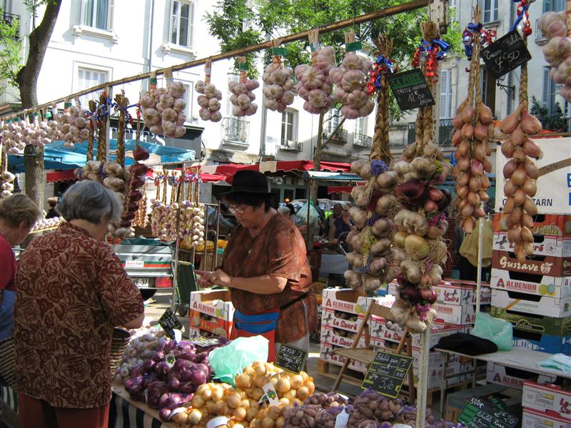 Feria de ajo y albahaca /foire à l'ail et au basilic, por emilie 