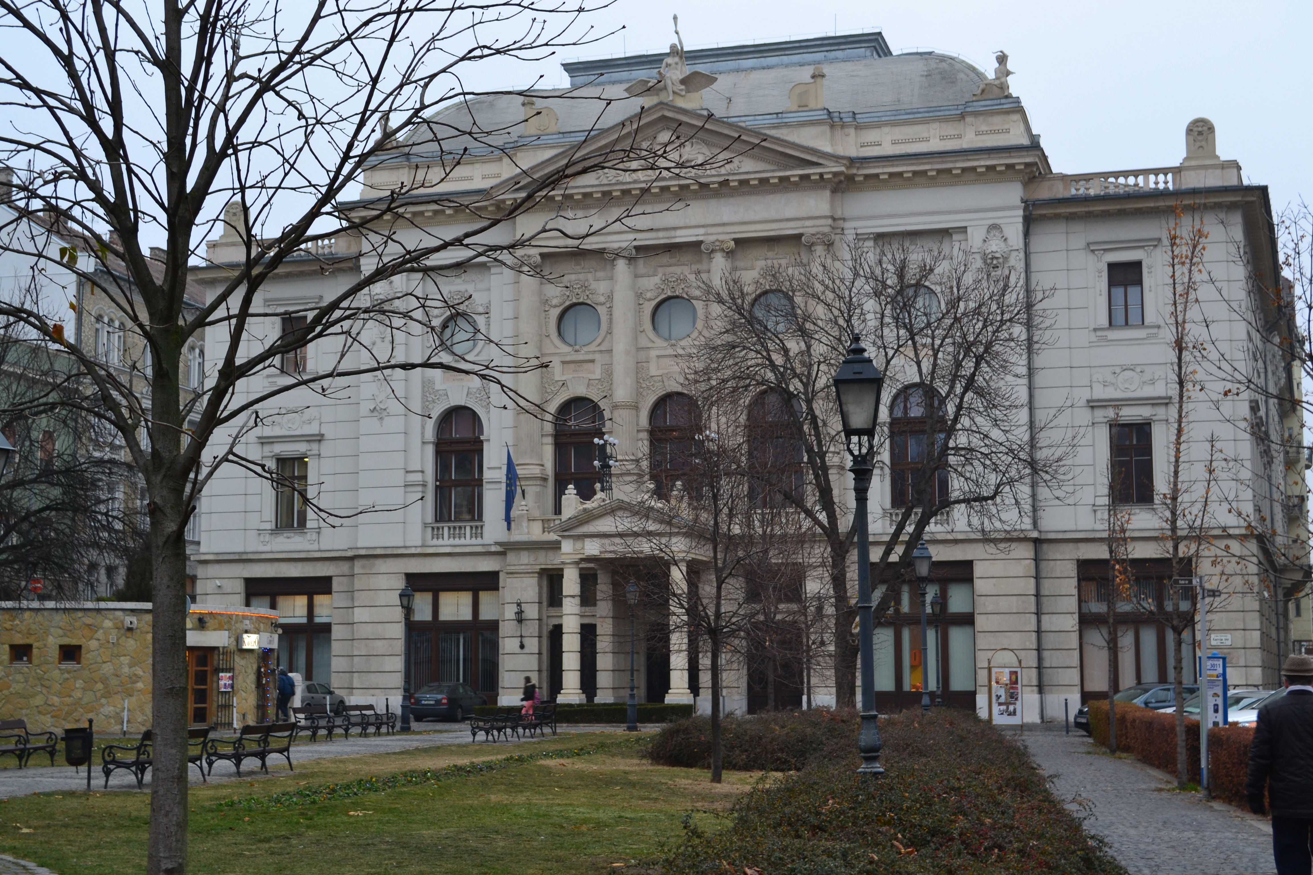 Plaza Corvin Tér, por Alessandra Consonni
