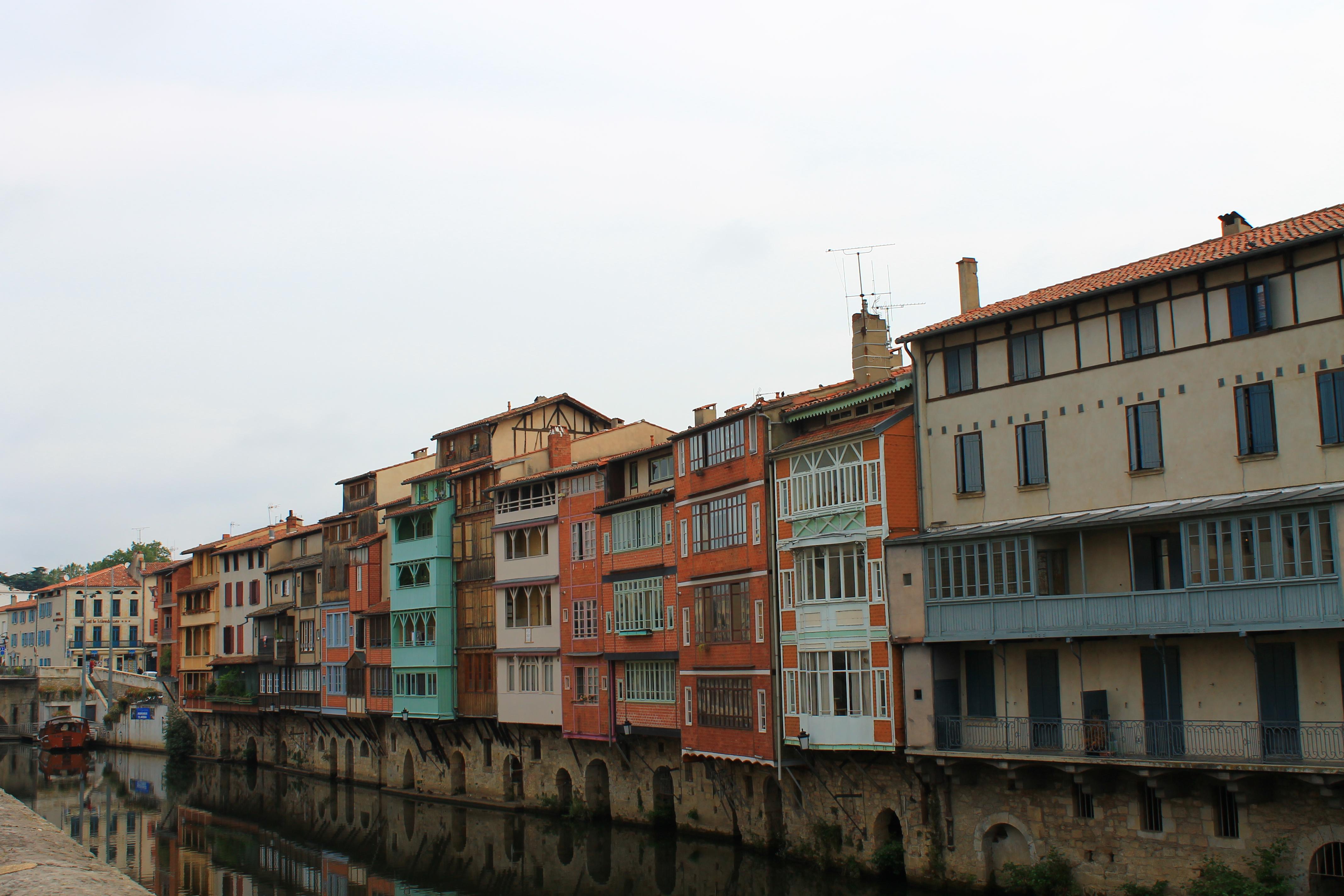 Las casas de colores de Castres, por Los viajes de Claudia