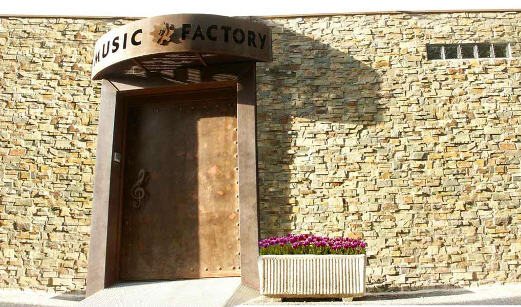 The Music Factory, por Marilo Marb
