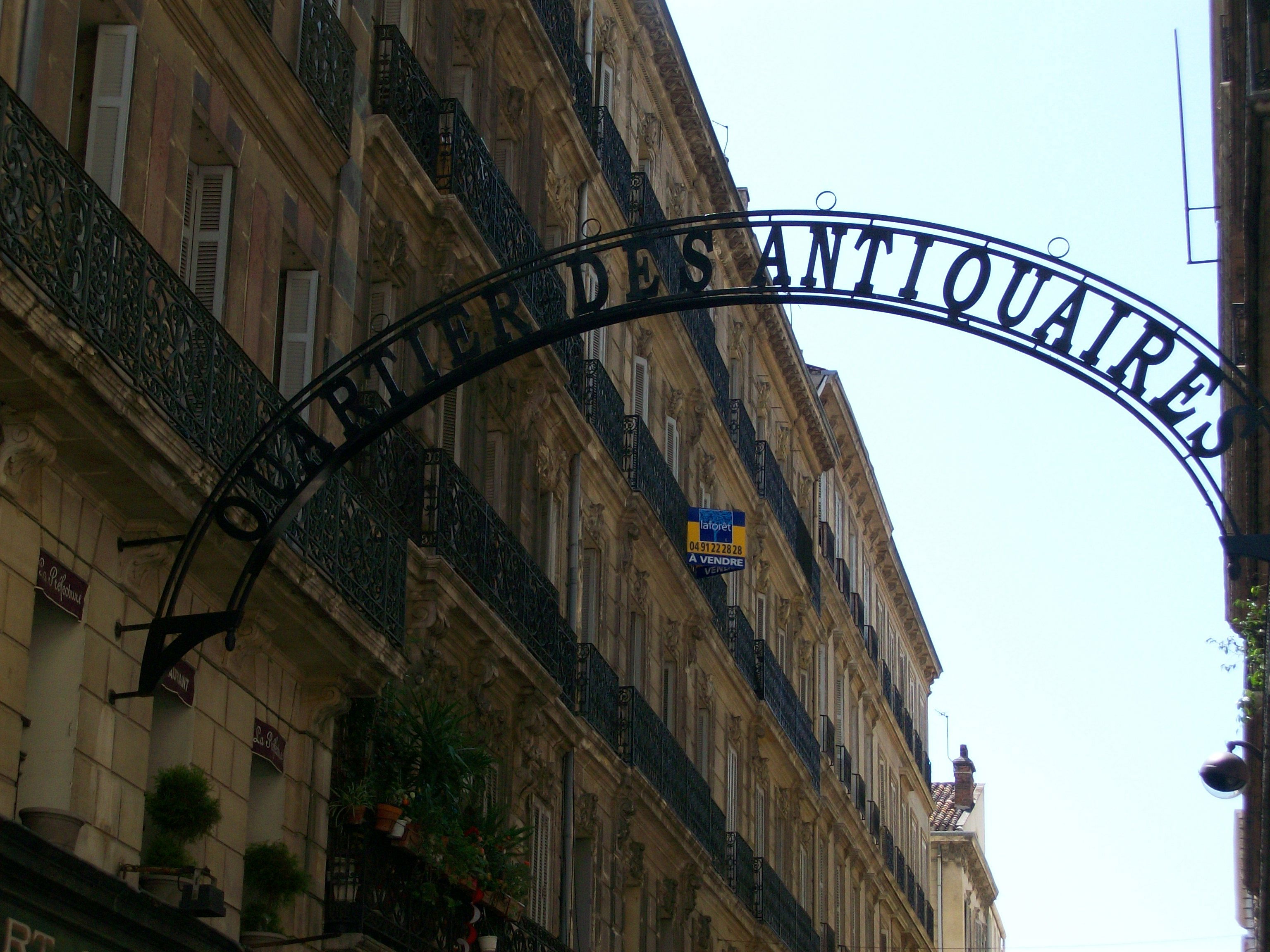 Barrio de los Anticuarios, por Coline