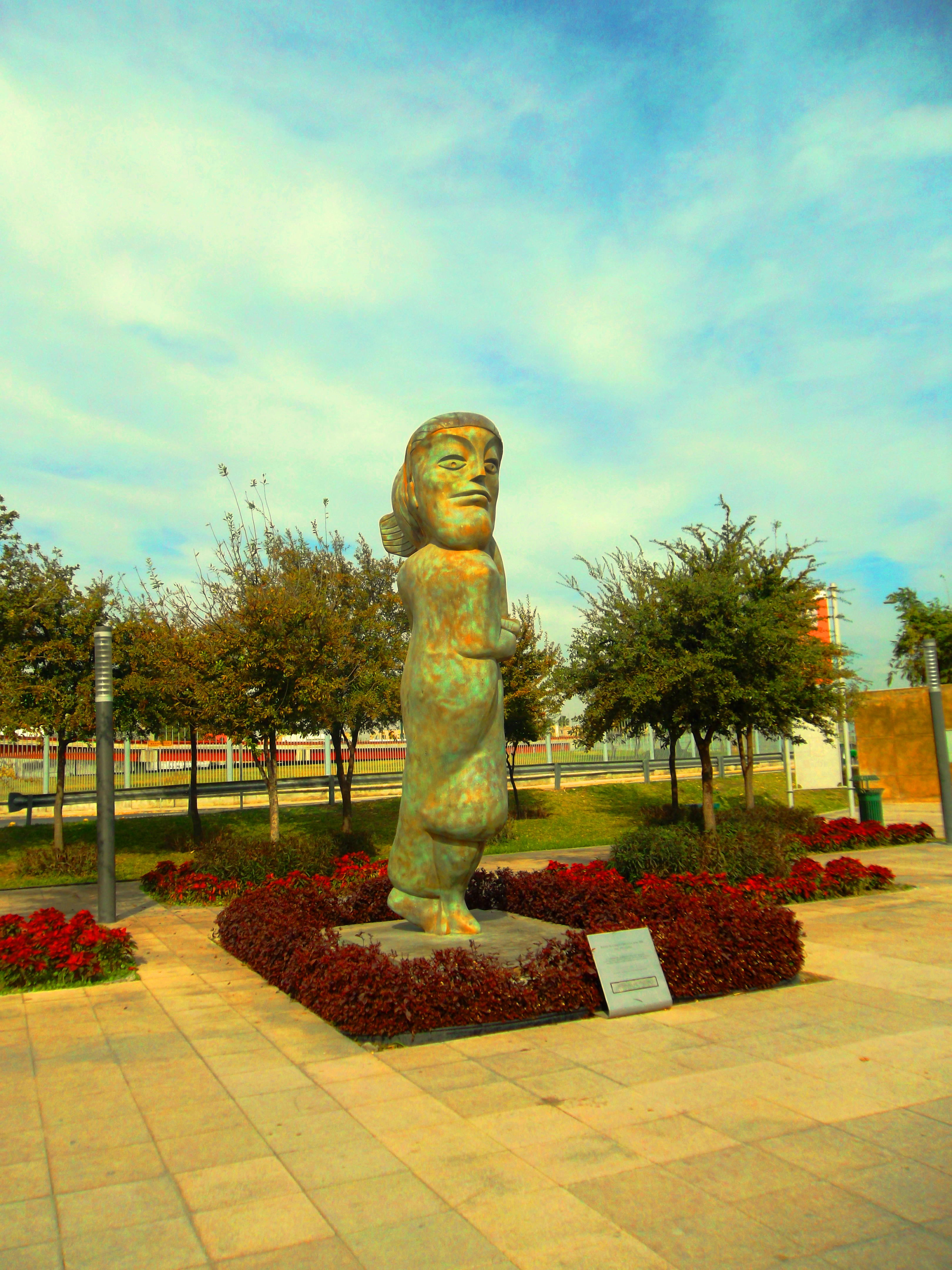 Estatuas Beatriz del Carmen y Jose Luis Cuevas, por Daniela VILLARREAL