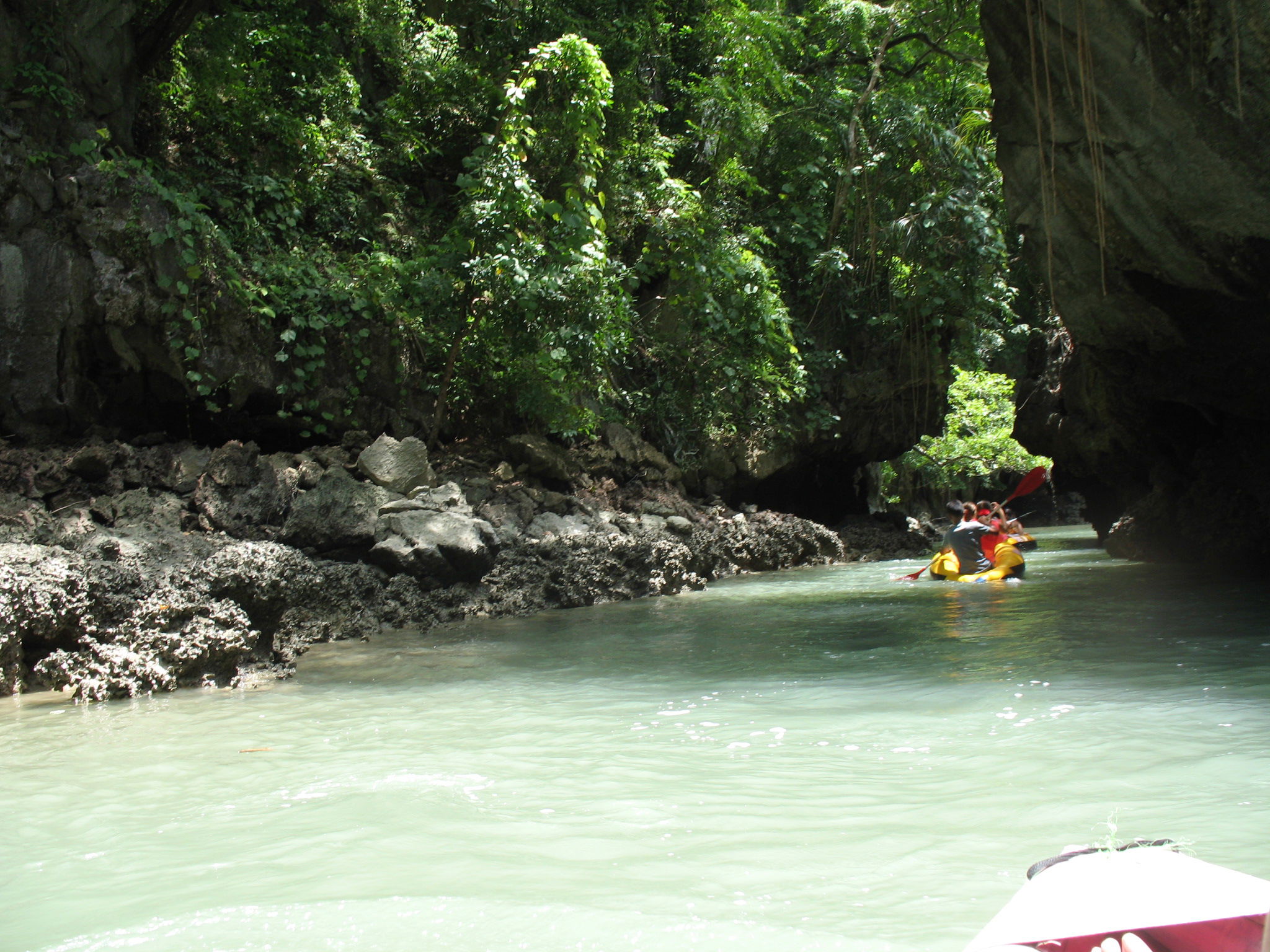 "CANOAS" en Tham Hua Kra loak, por miguel a. cartagena