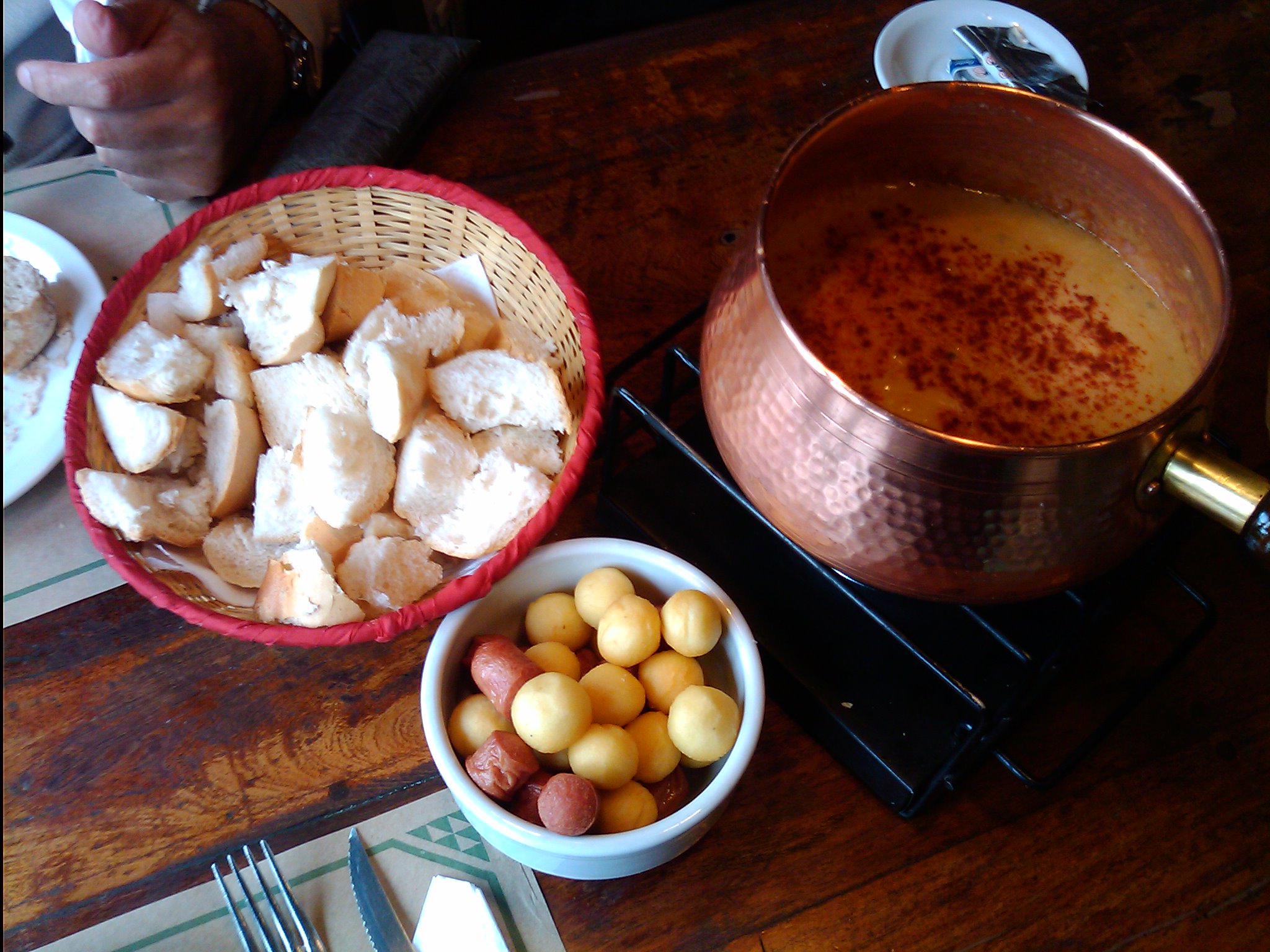 RECETA Fondue de tres quesos para el alma