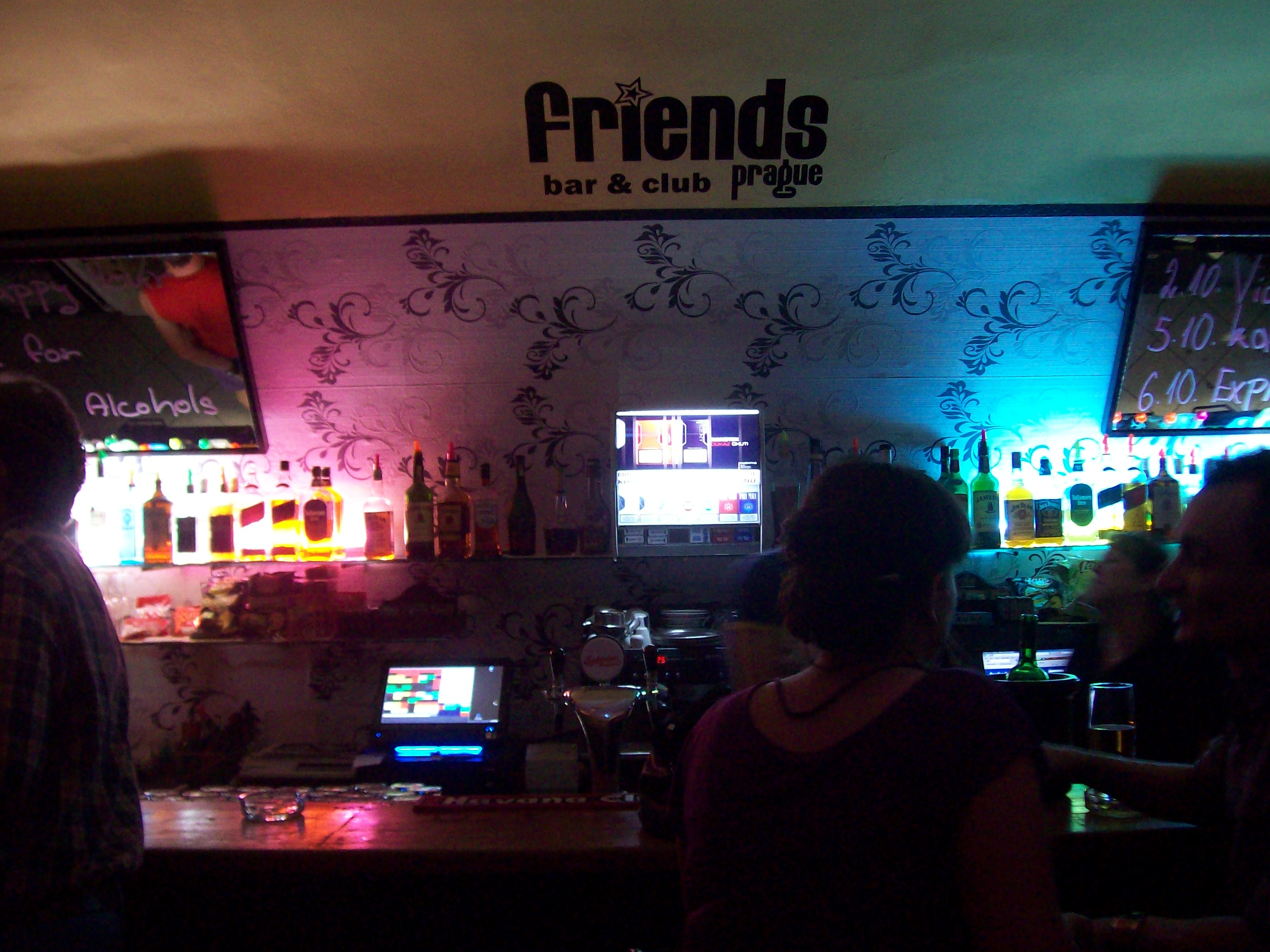 Friends Club, por Ciro