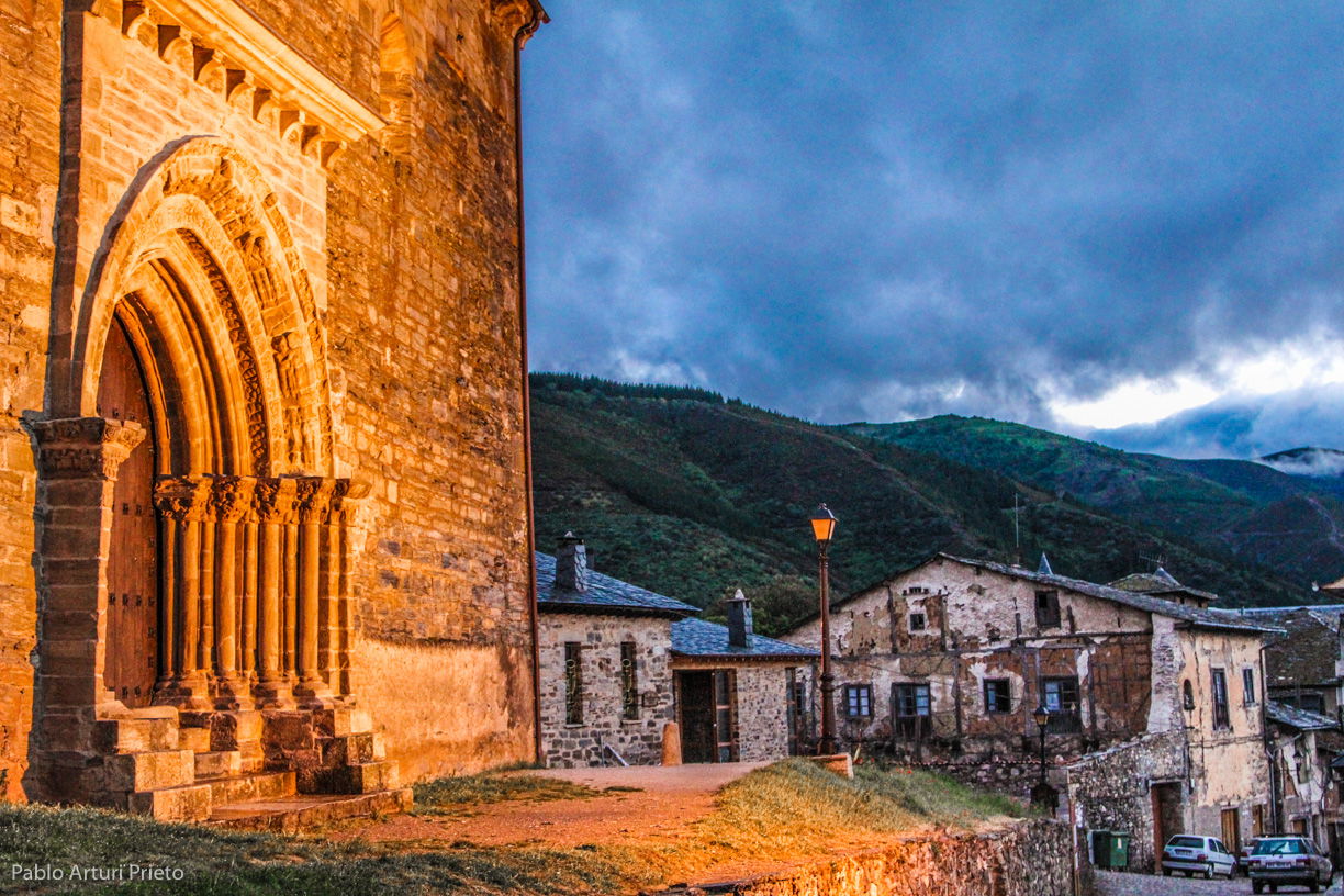 Iglesia de Santiago, por Justwalking