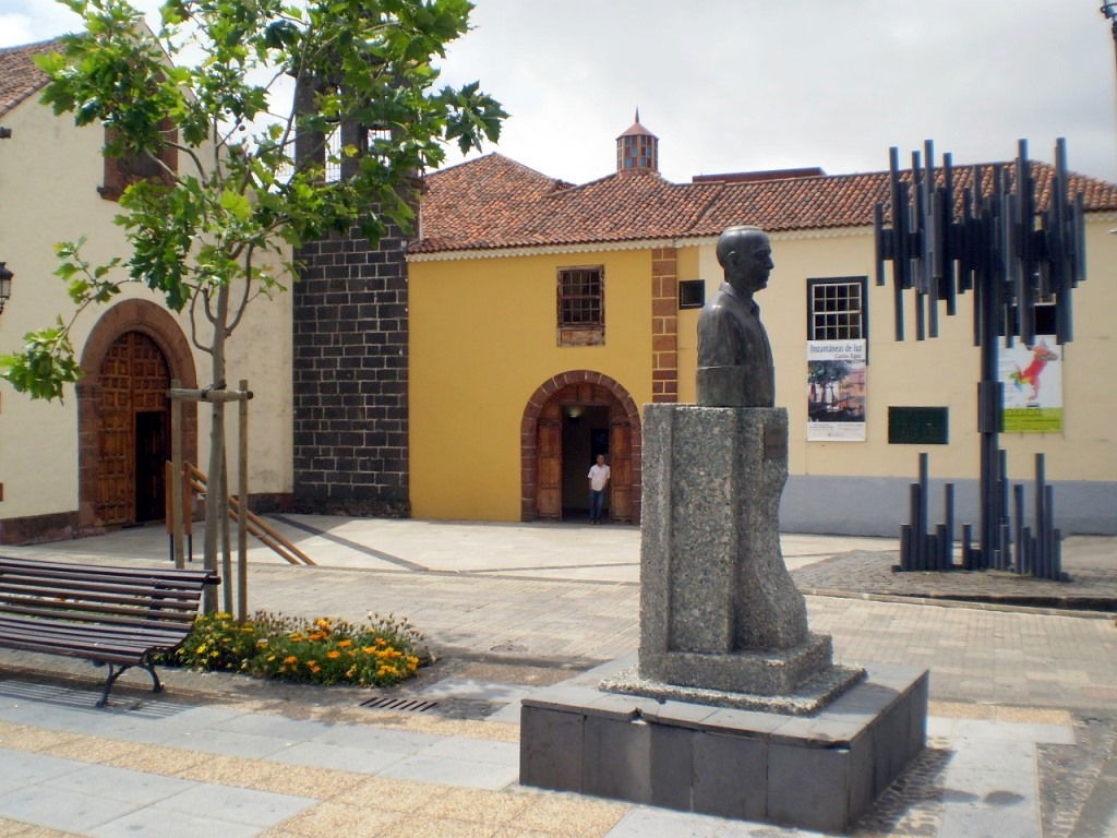 Monumento a Luis Alvarez Cruz, por Lala