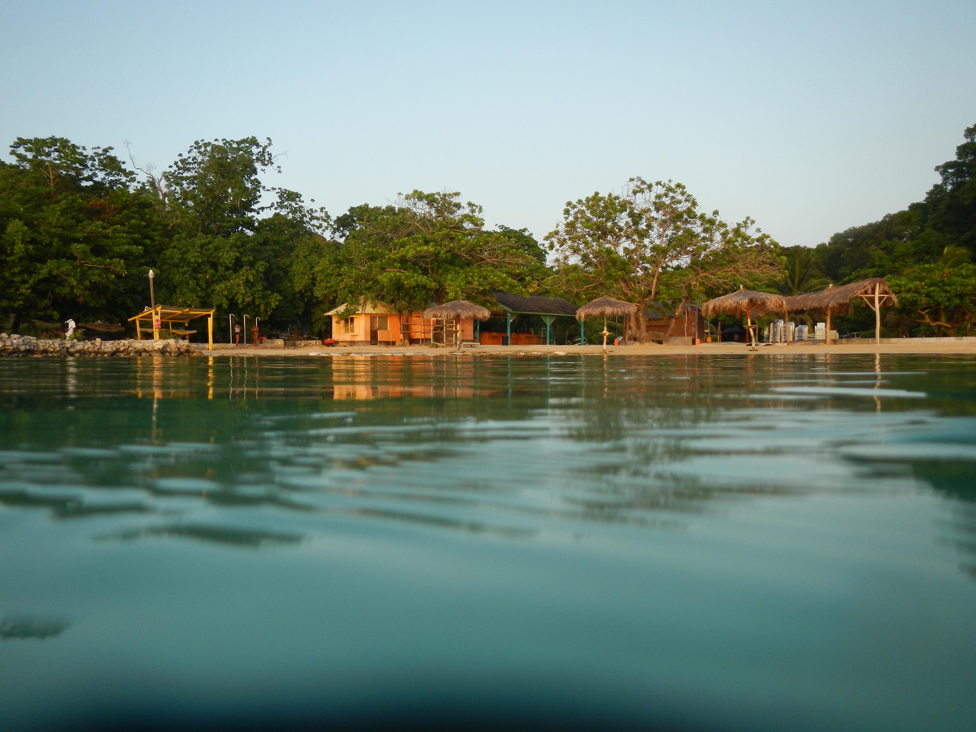 Mahogany beach, por Rafael Blando