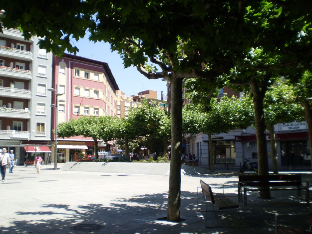 Plaza de las Cortes Leonesas, por Lala