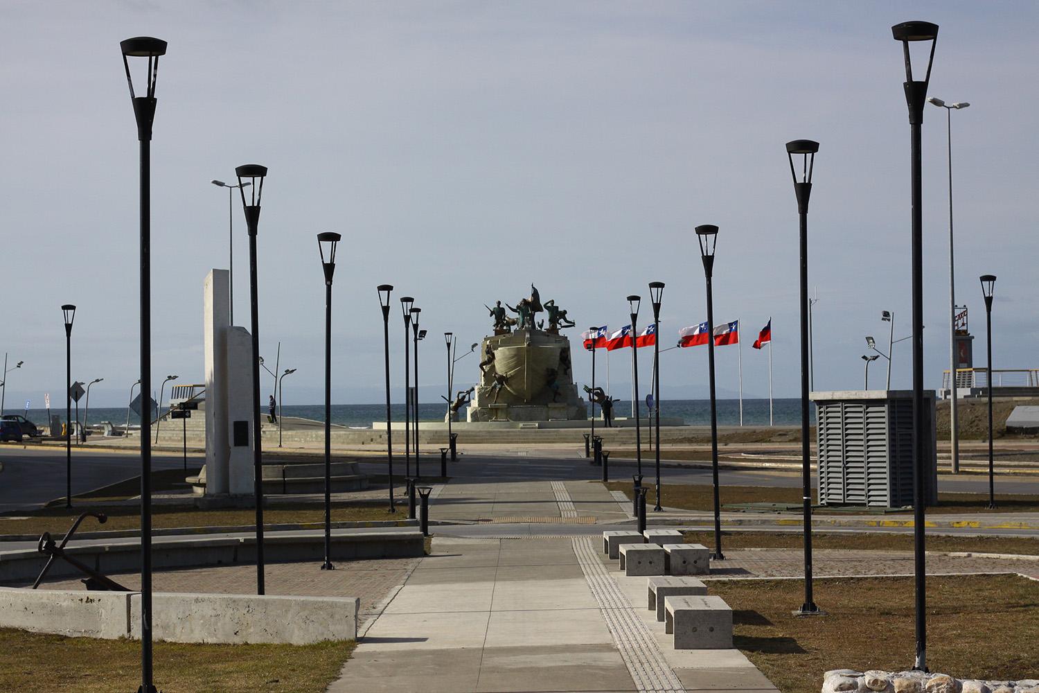 Monumento a la Goleta Ancud, por Tribi Lin