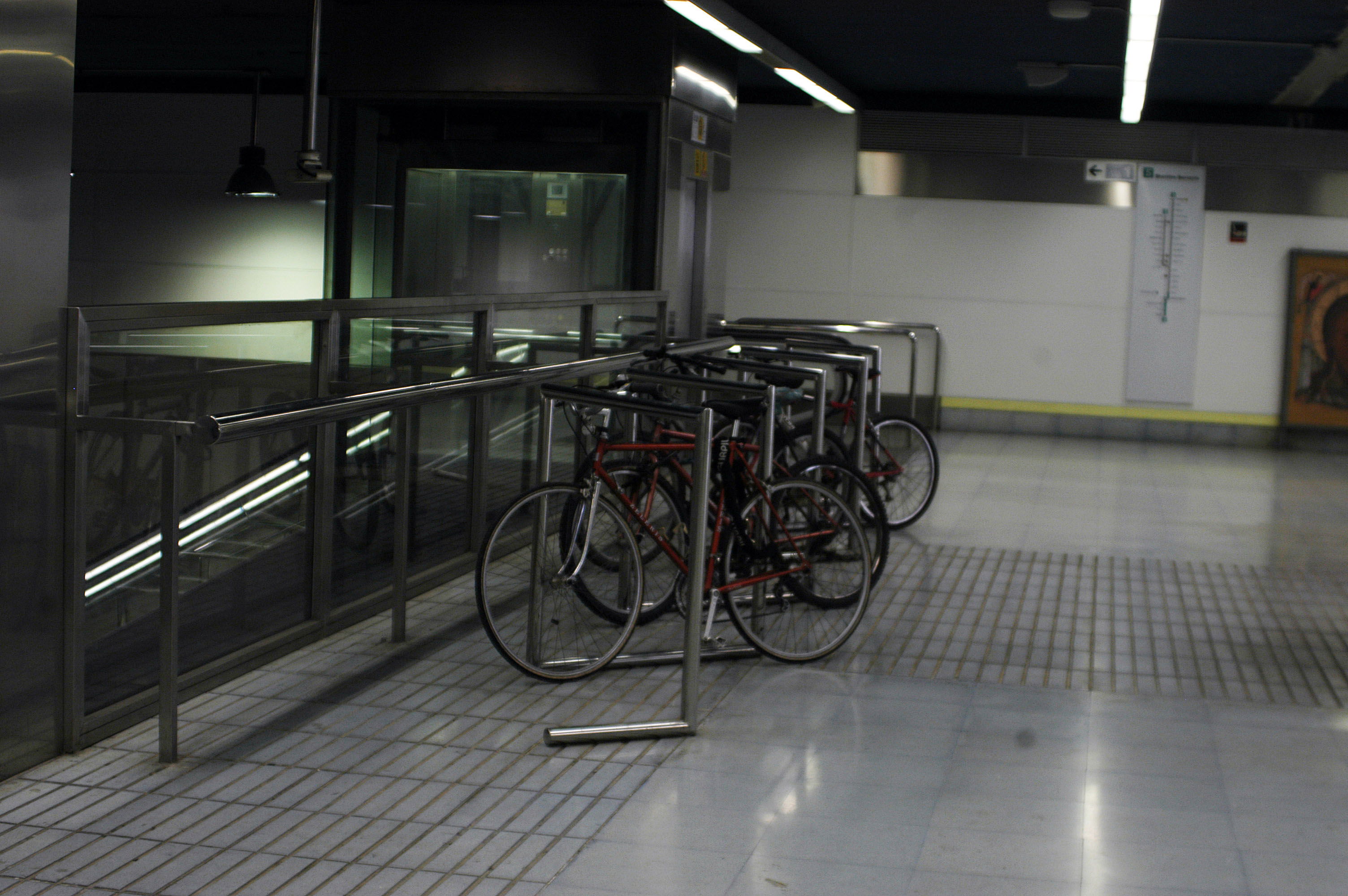 Estación de metro de Ayora, por Marta Padilla
