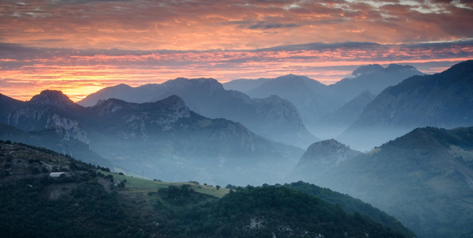 Amanecer desde Cabrales, por Ignacio Izquierdo