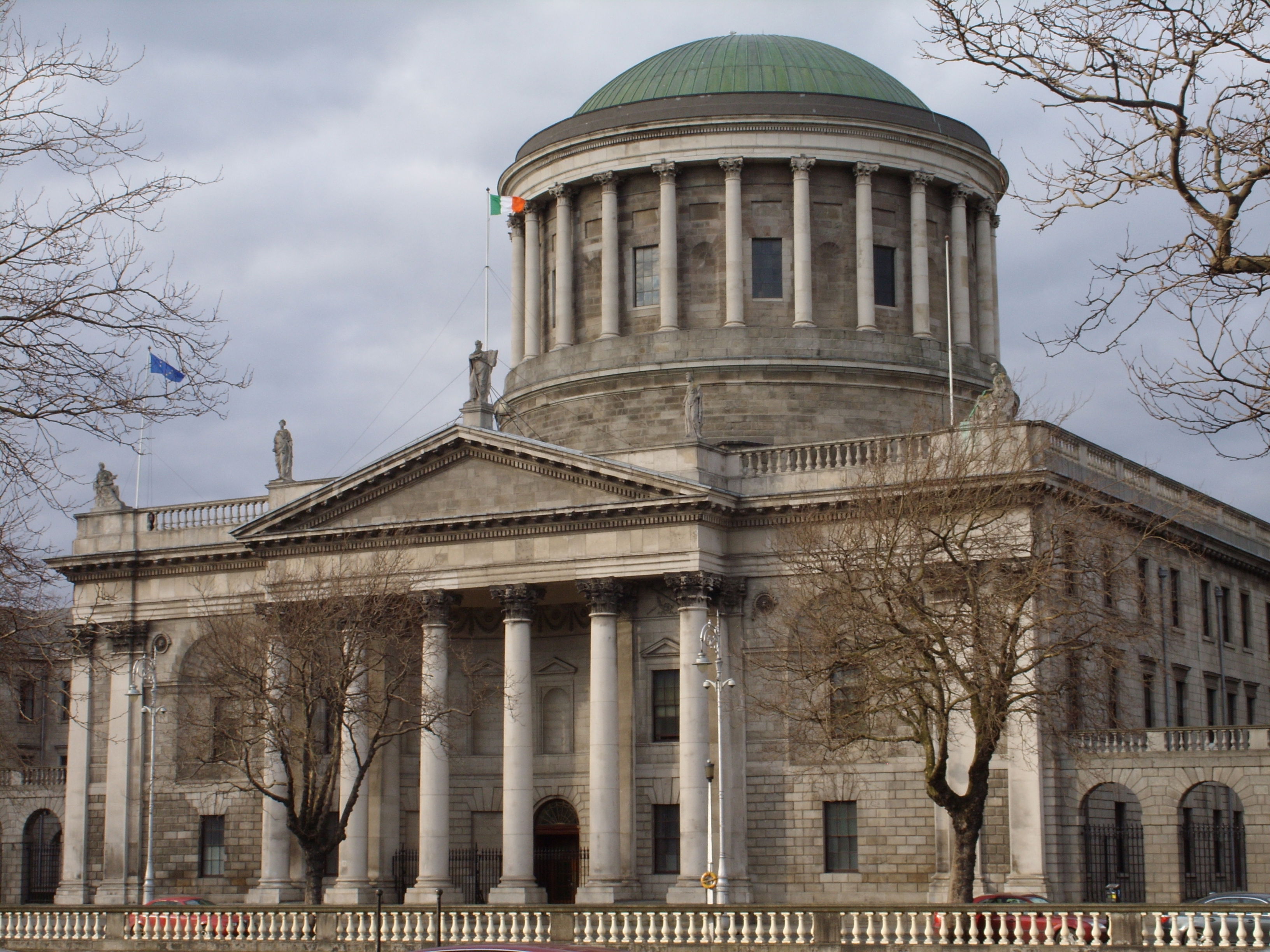 Four Courts, por Philippe Trzebiatowski