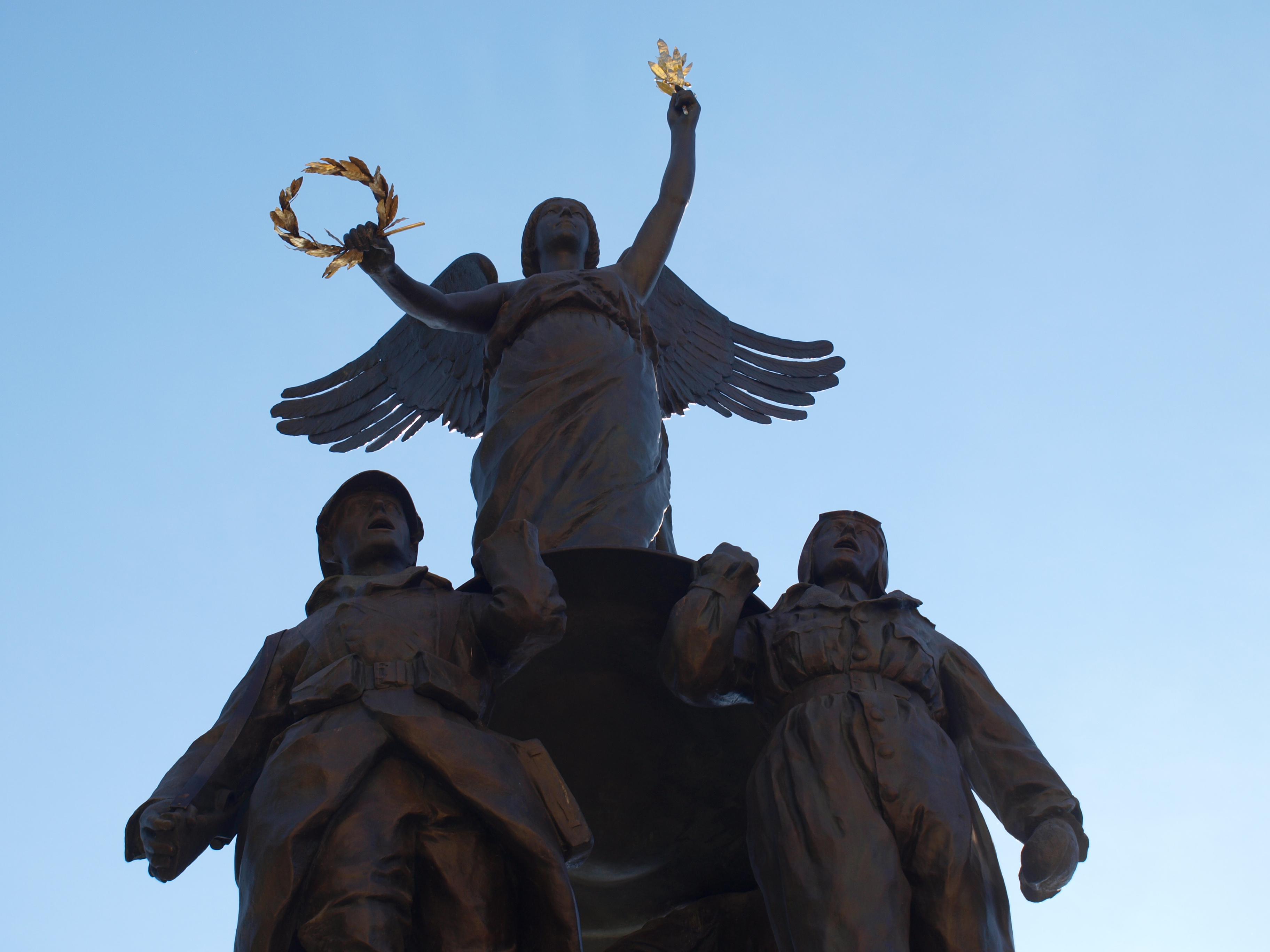 Monumento a los muertos de la Segunda Guerra Mundial, por Juan Antonio V A