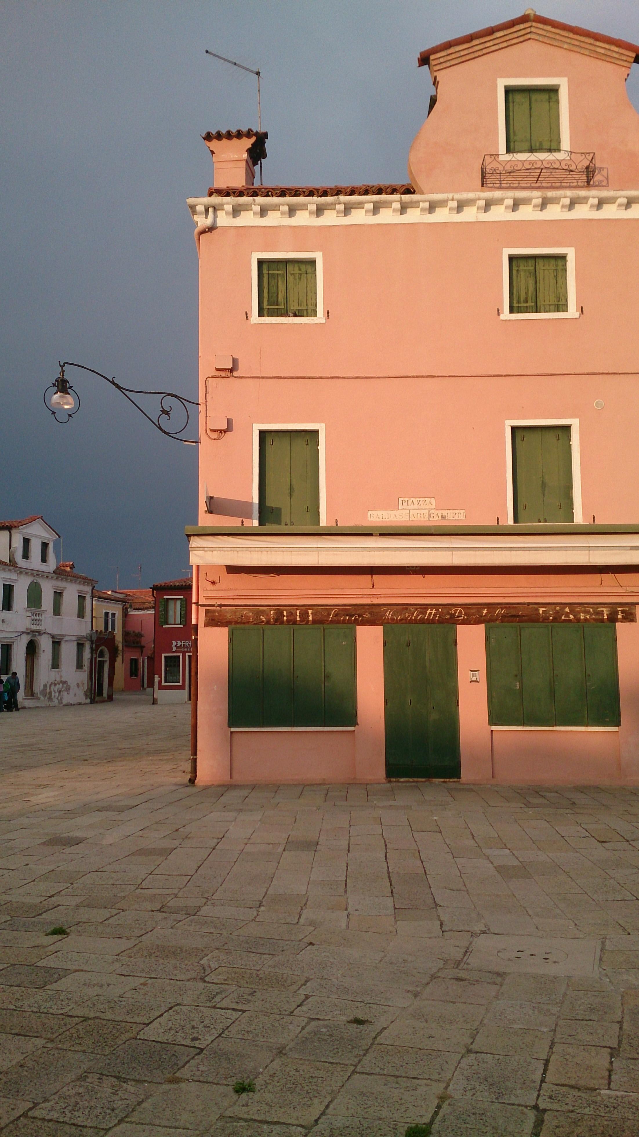 Plaza mayor de Burano, por Marie & Matt
