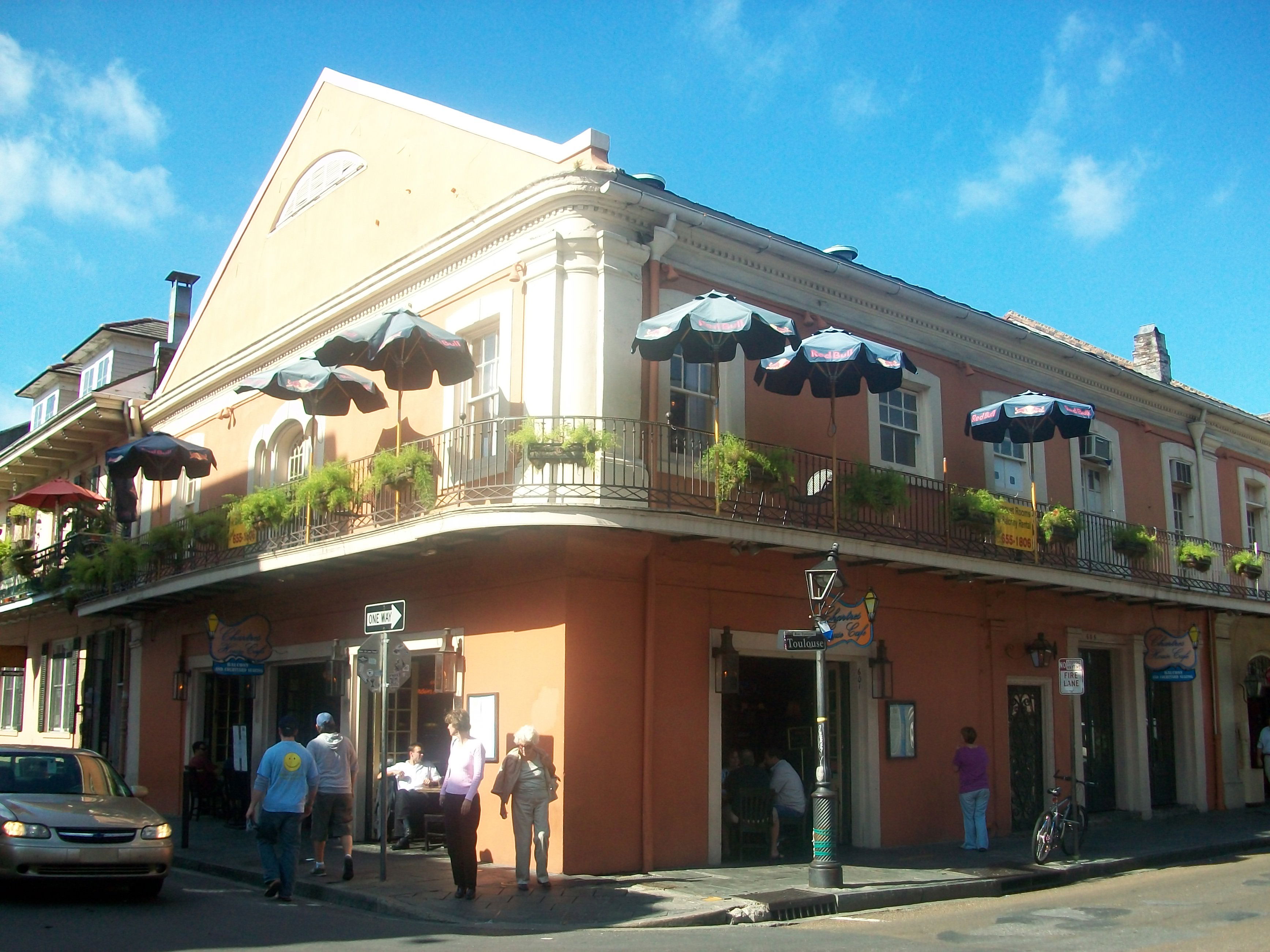 Chartres House Café, por Coline