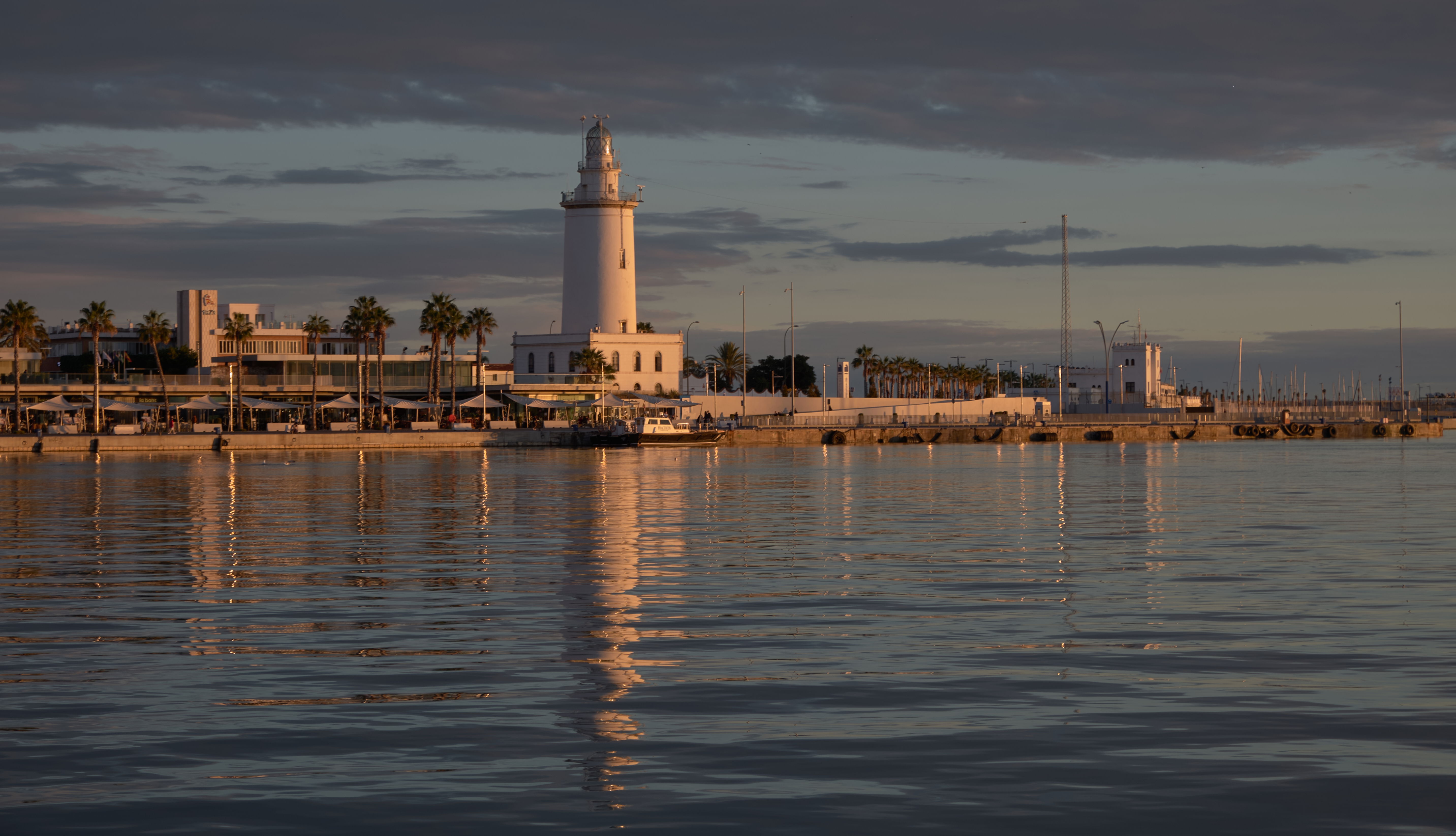 La Farola, por Rafael Vilches