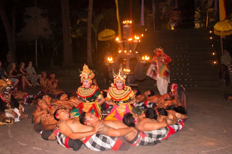 Danza Kecak, por 365 Sabados Viajando