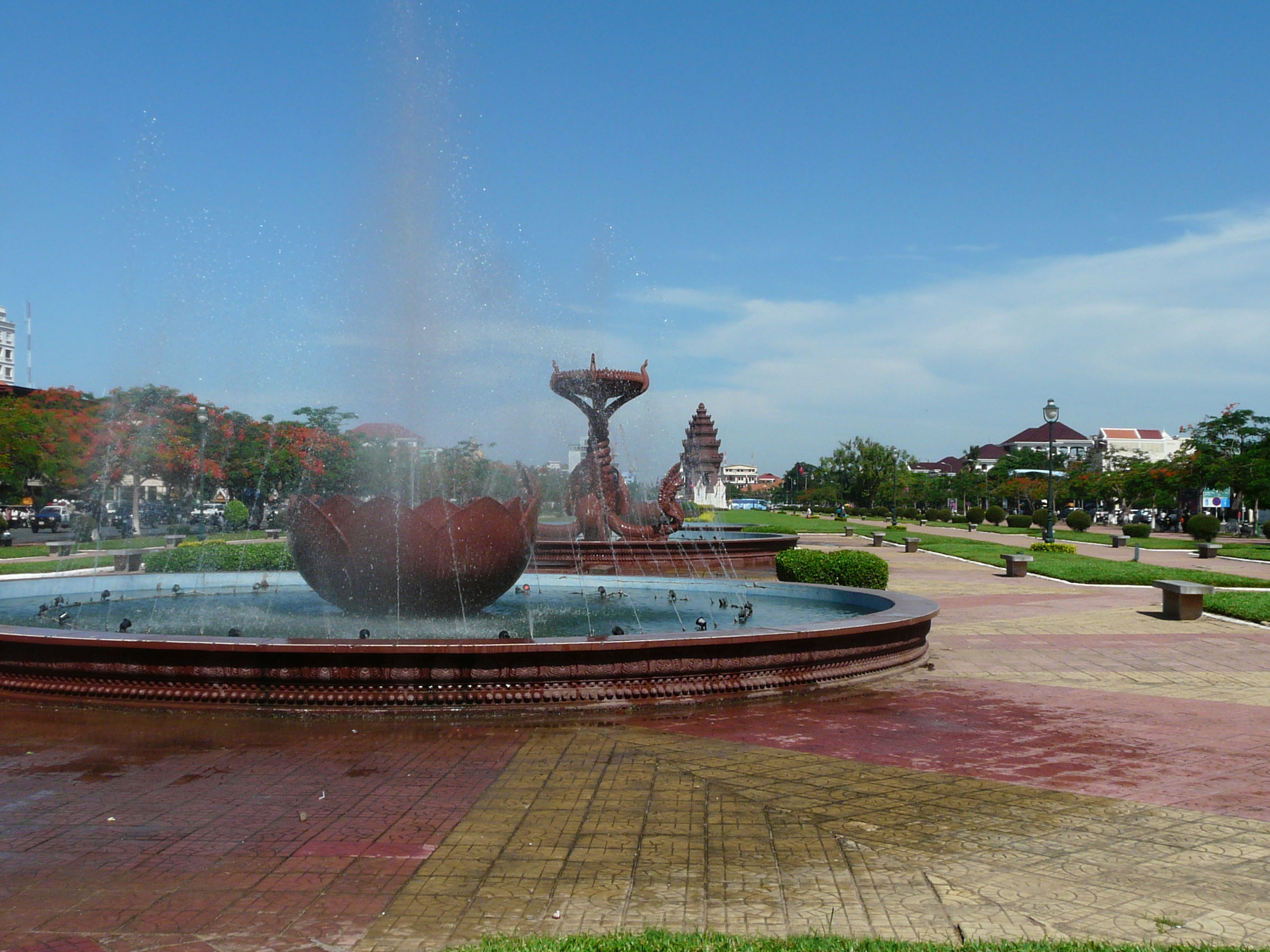 Monumento de la Independecia en Phnom Penh, por Yola