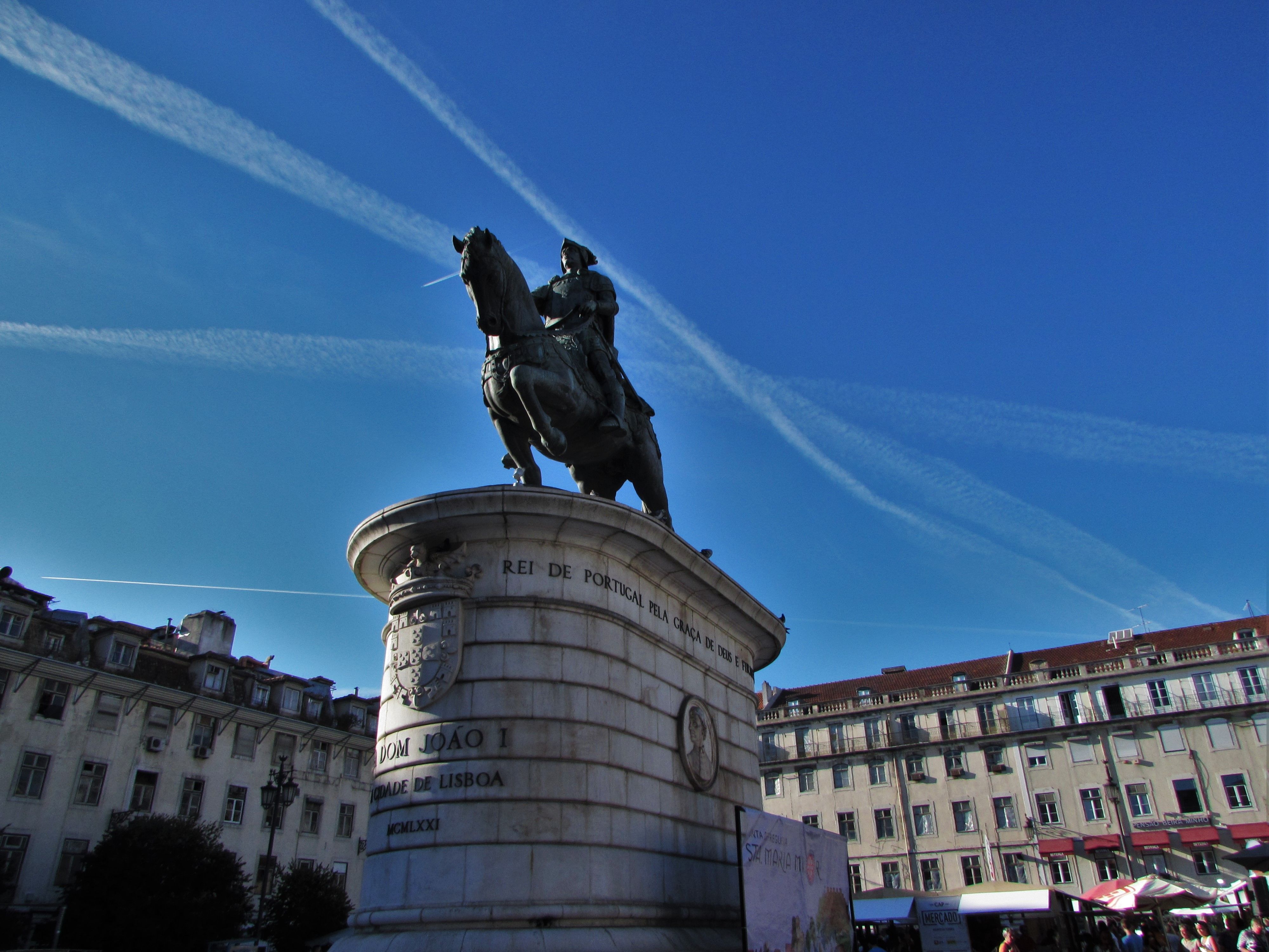 Estátua de Dom João I, por Helena Compadre