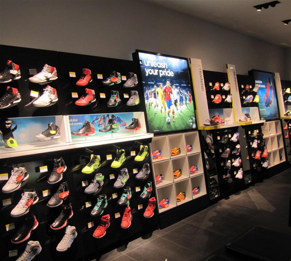 entrenador Rareza Ananiver Tienda oficial Adidas en Chicago en Chicago: 1 opiniones y 11 fotos