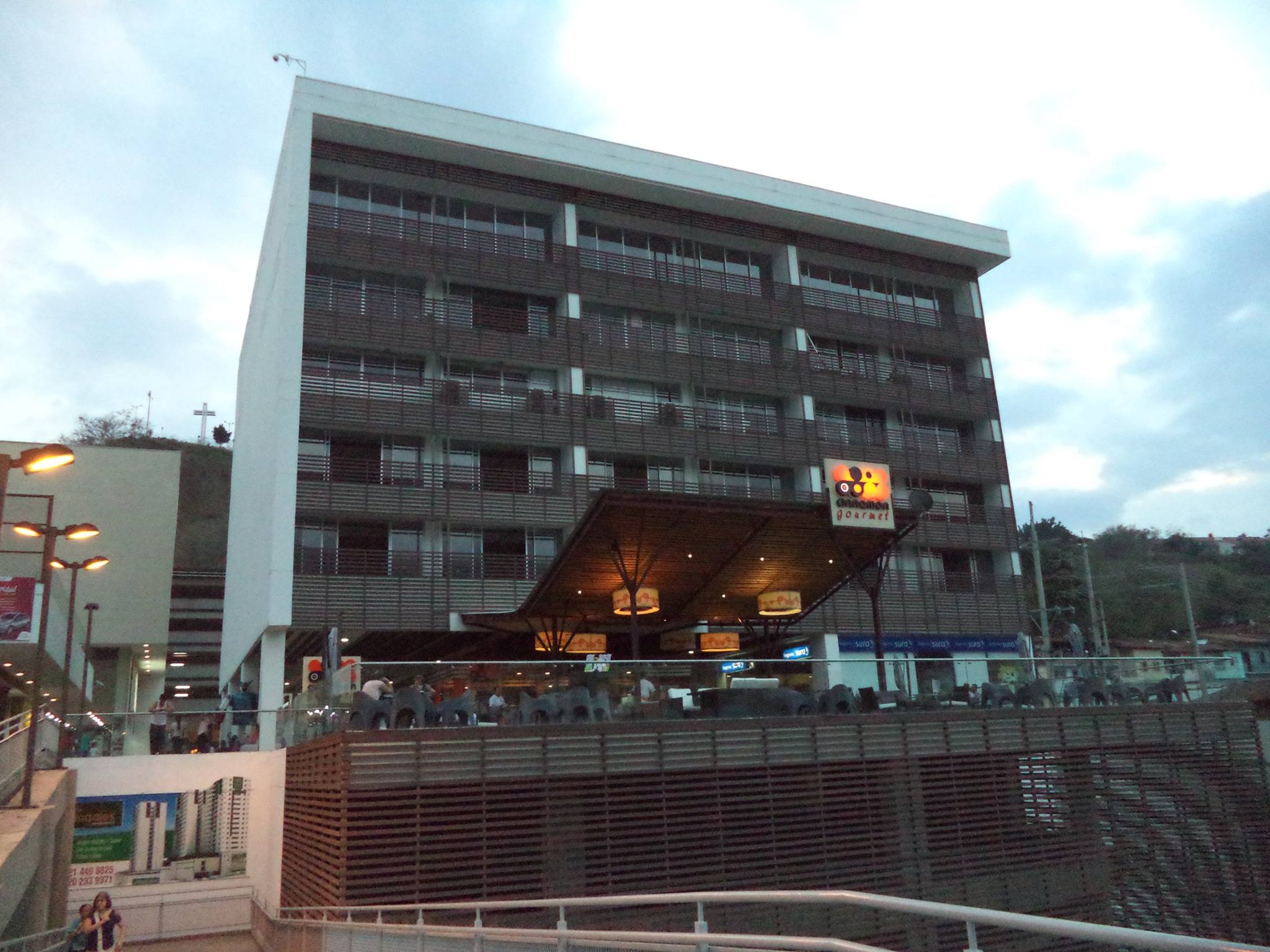 Centro Comercial El Puente, por César - Mochilero
