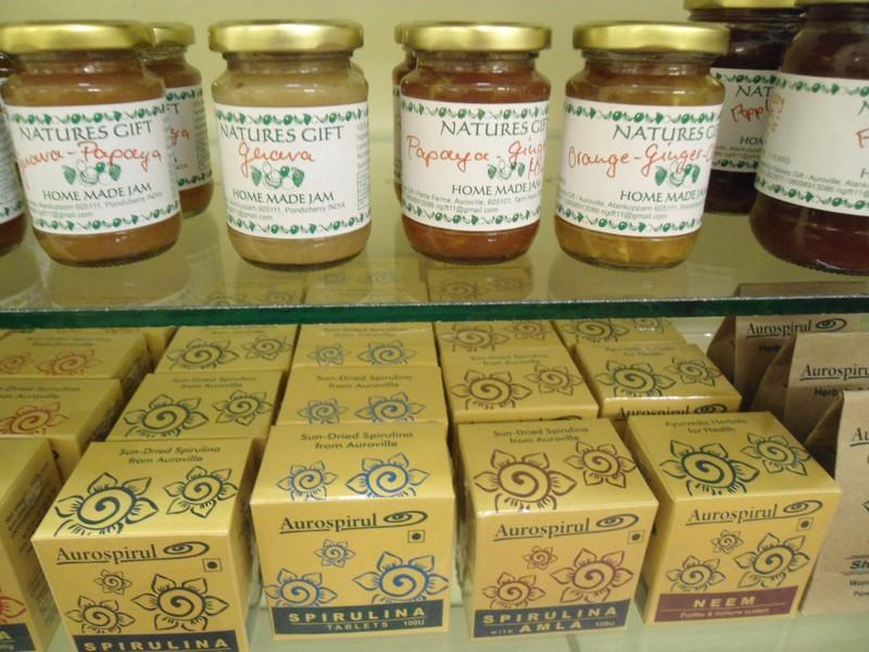 Productos de Auroville, por Marie & Matt