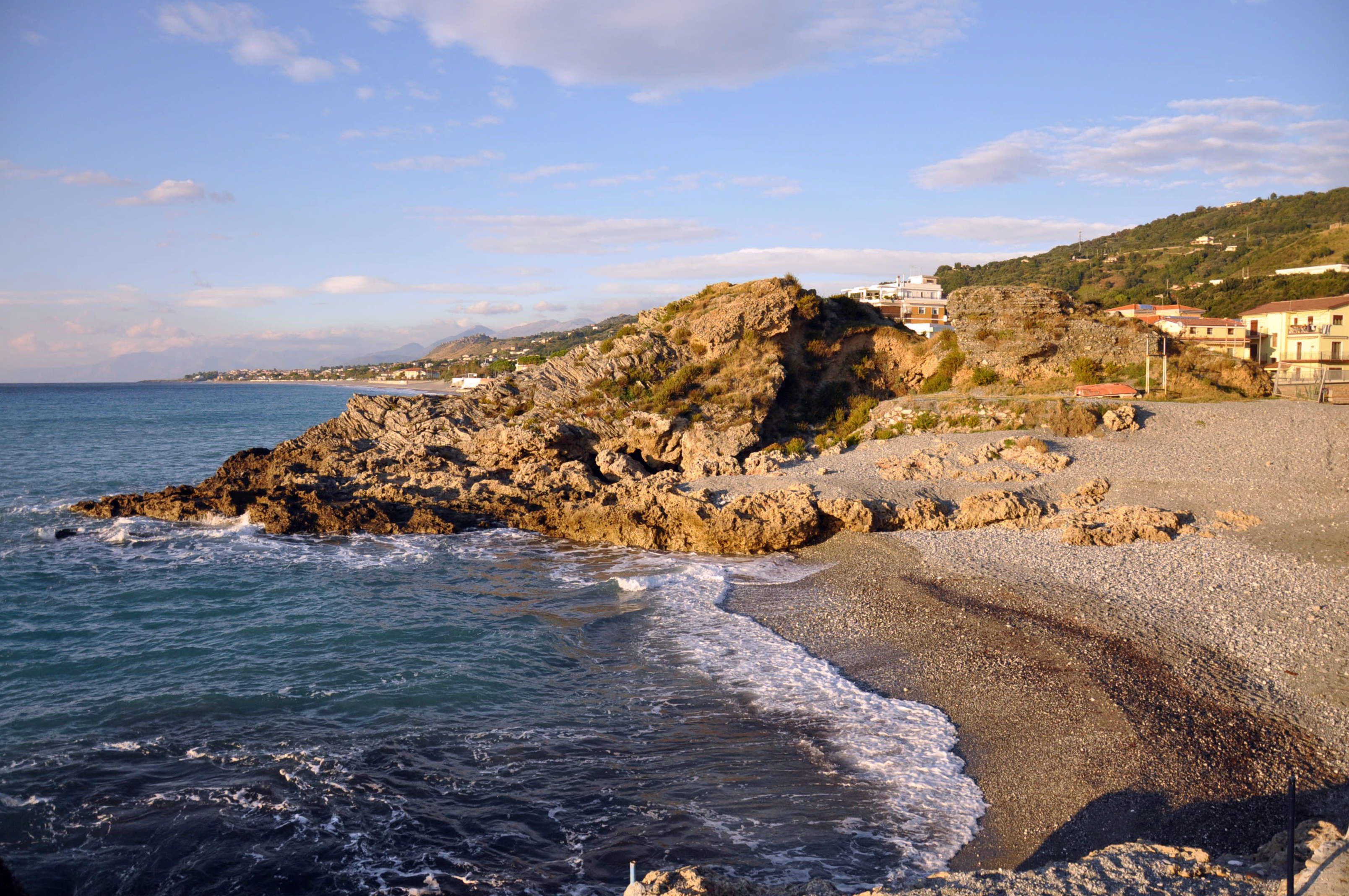 Spiaggia "Lo squalo", por valeria napoli