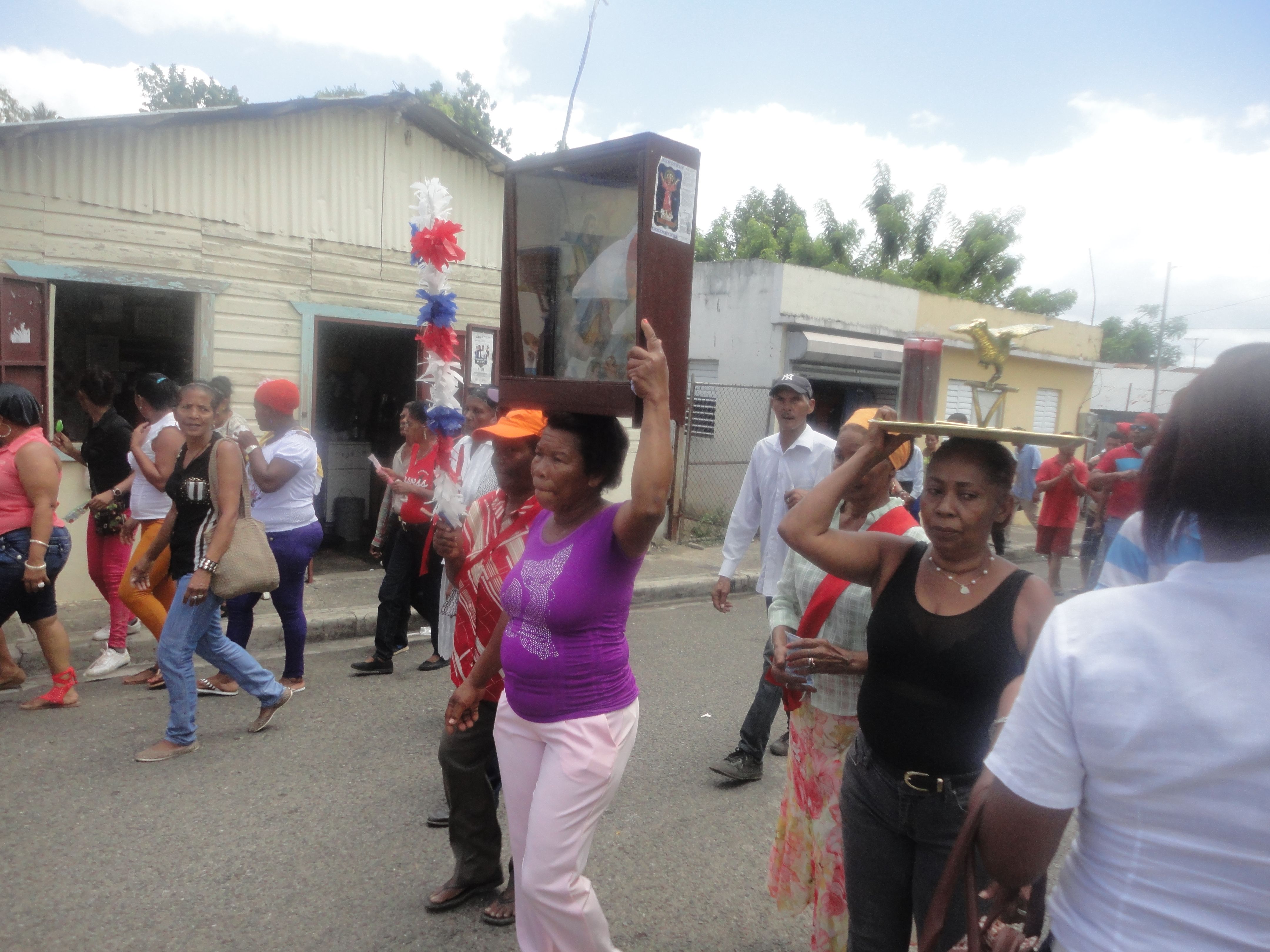 Cofradia del Espiritu Santo, por Centro de la Cultura y Progreso Cotuí