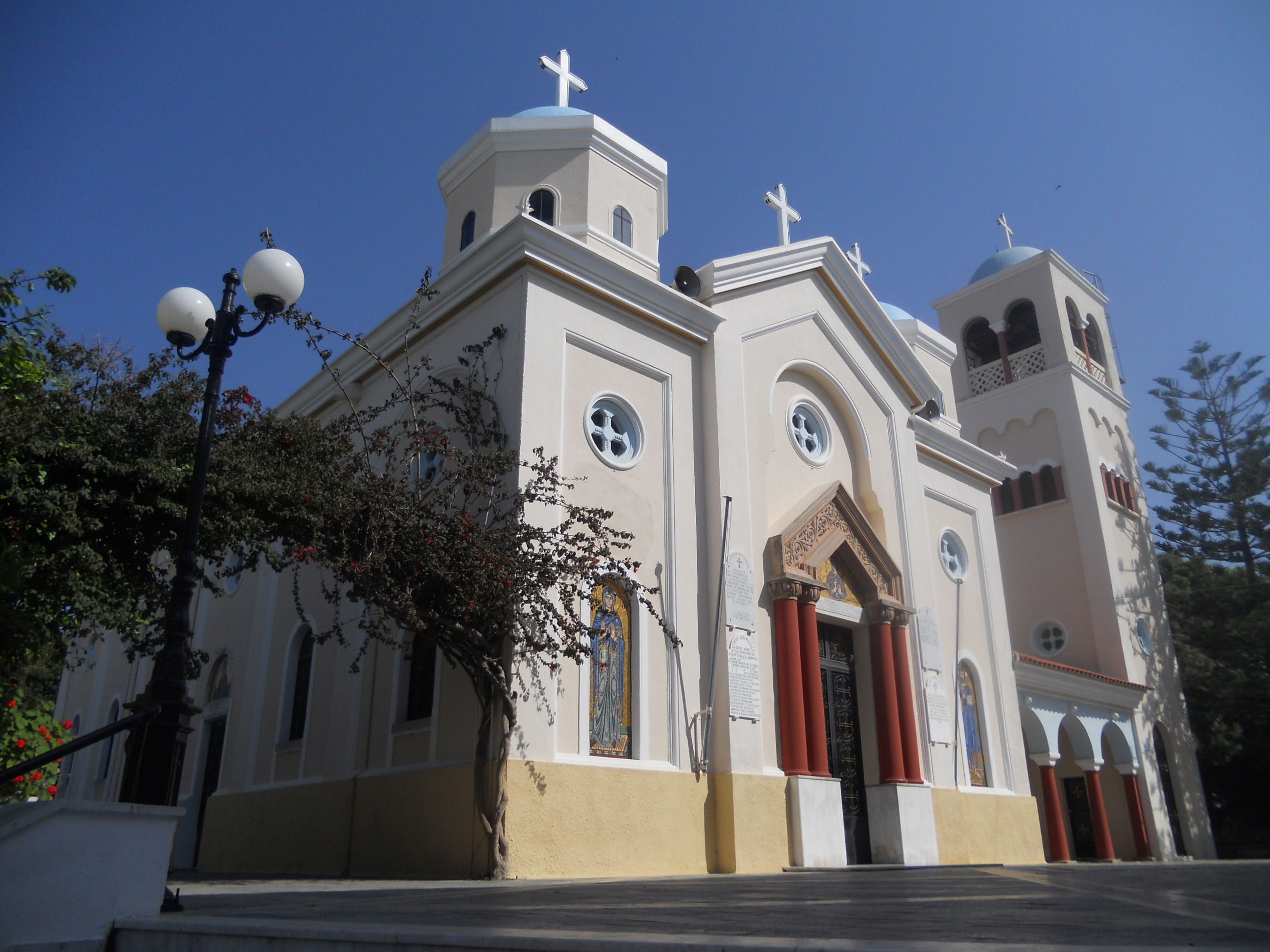 Iglesia Agia Paraskevi, por Azzonzo