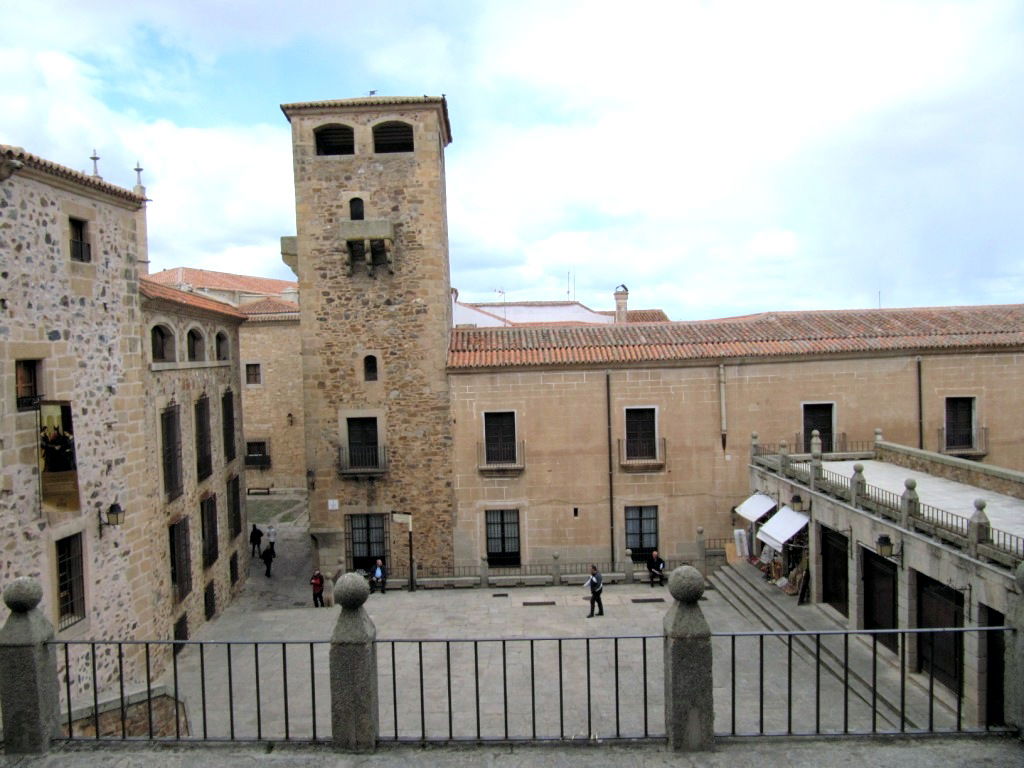 Palacio de los Golfines de Abajo, por Lala