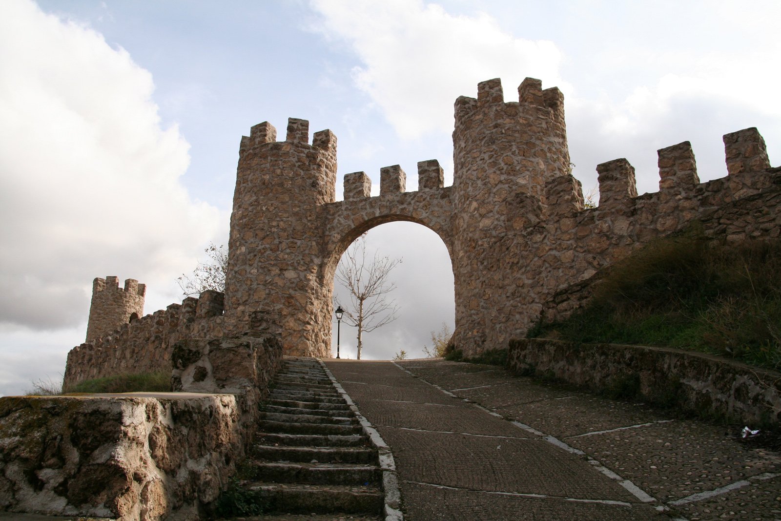 Castillo De Almoguera en Almoguera: 3 opiniones y 13 fotos