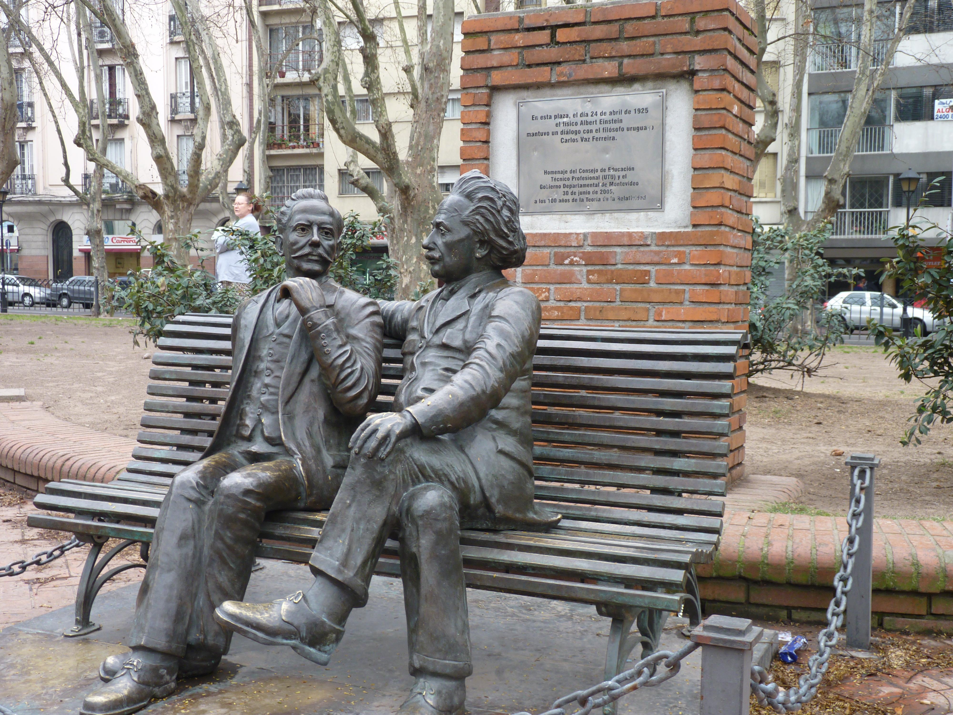 Plaza de los Treinta y Tres Orientales, por Santiago Orduña