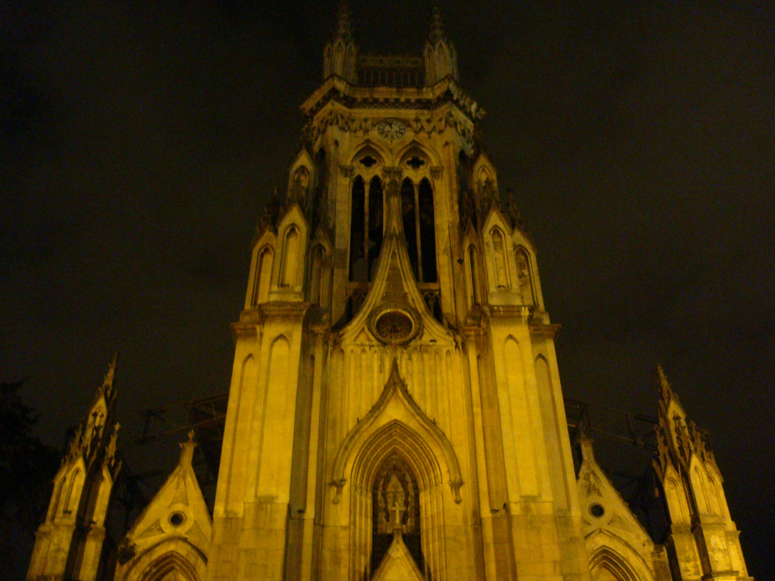 Lourdes de noche, Bogota, Colombia, por berenicee