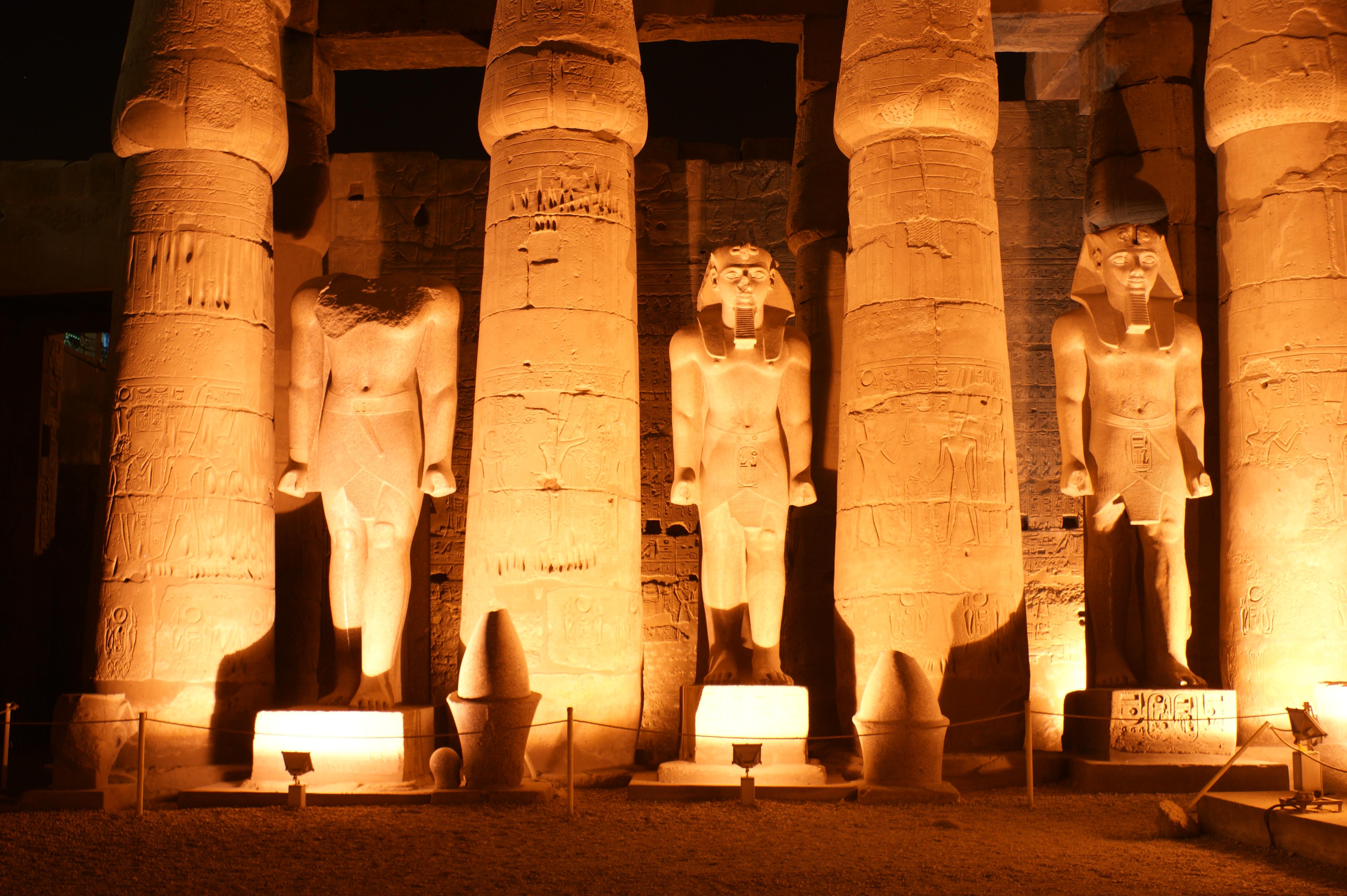 Descubre los monumentos históricos de Luxor que cautivan al viajero