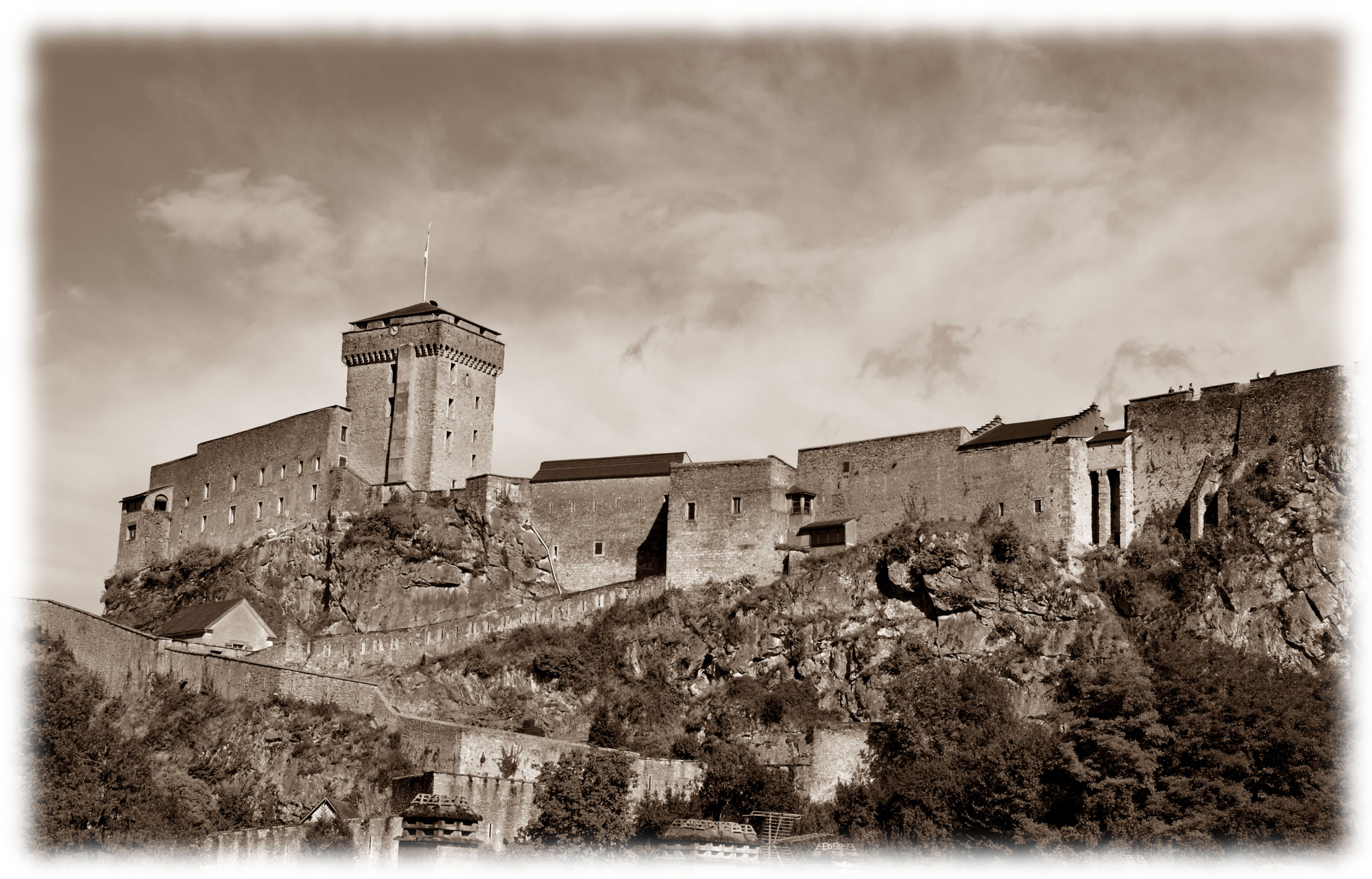 Castillos en Altos Pirineos: historia y encanto en cada piedra