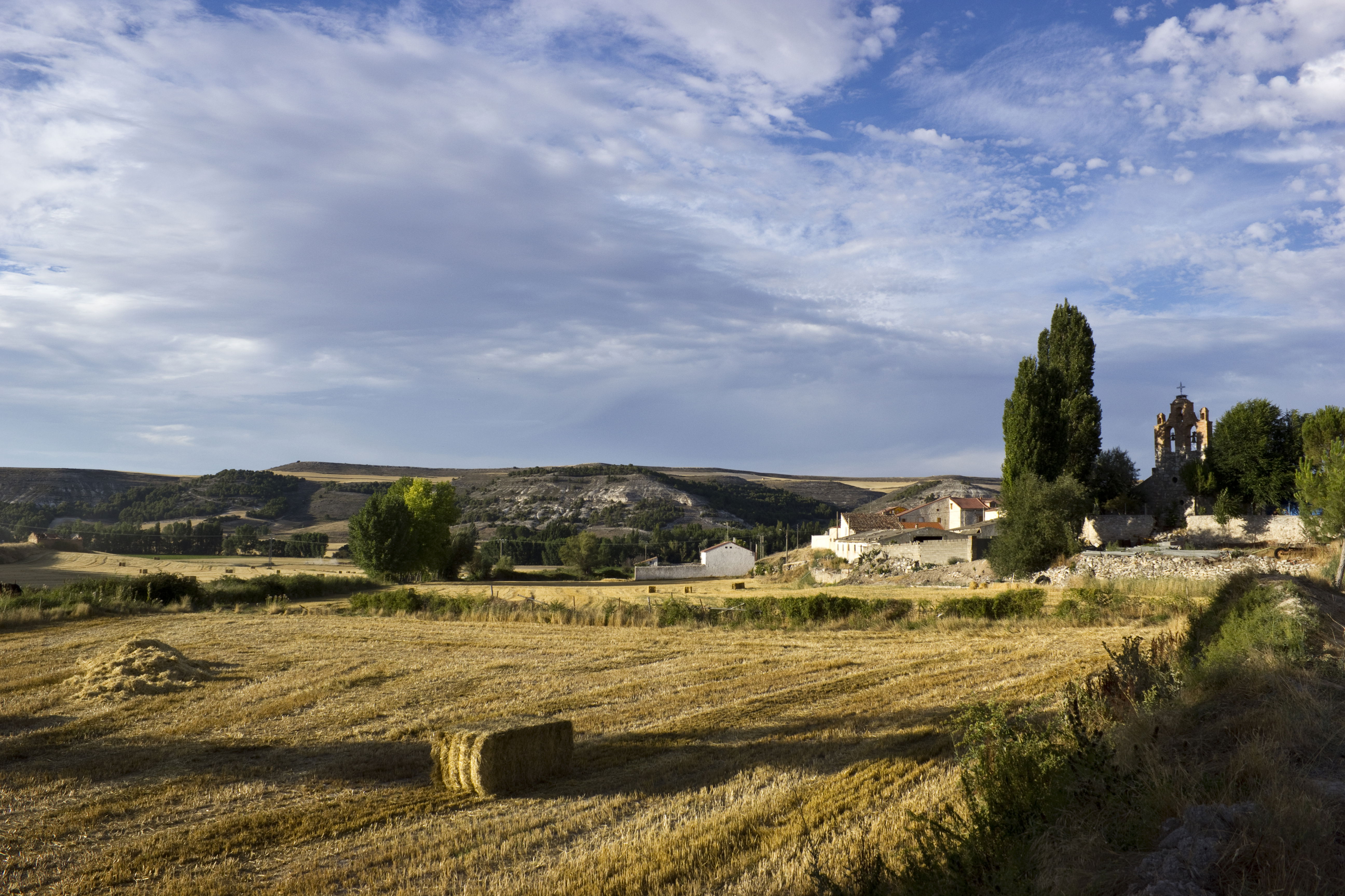 Turismo rural en Valladolid: Pueblos con encanto y naturaleza única.